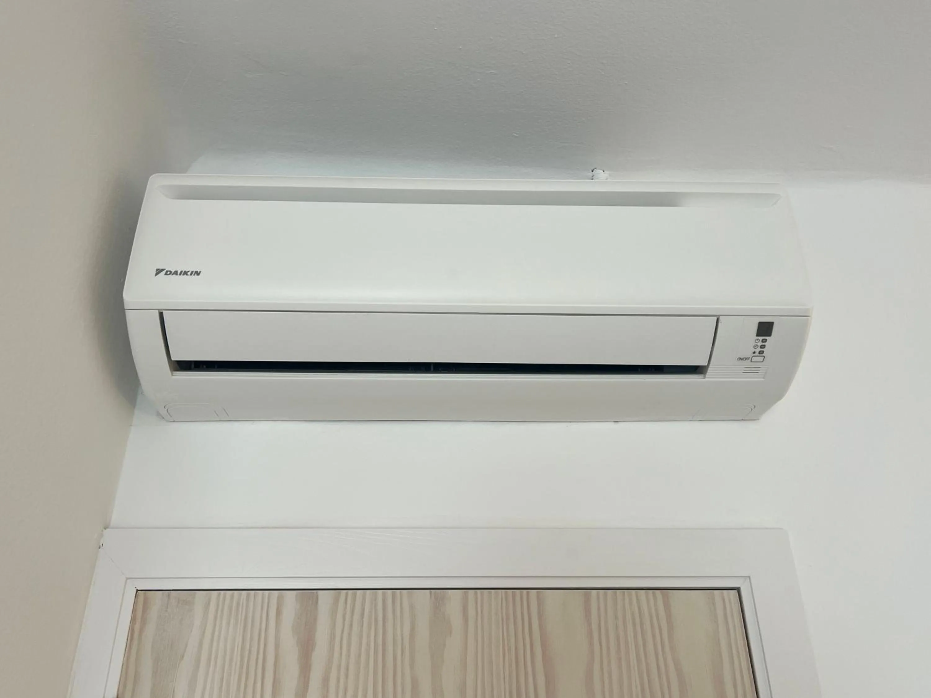 air conditioner in Hostal ROM Familiar