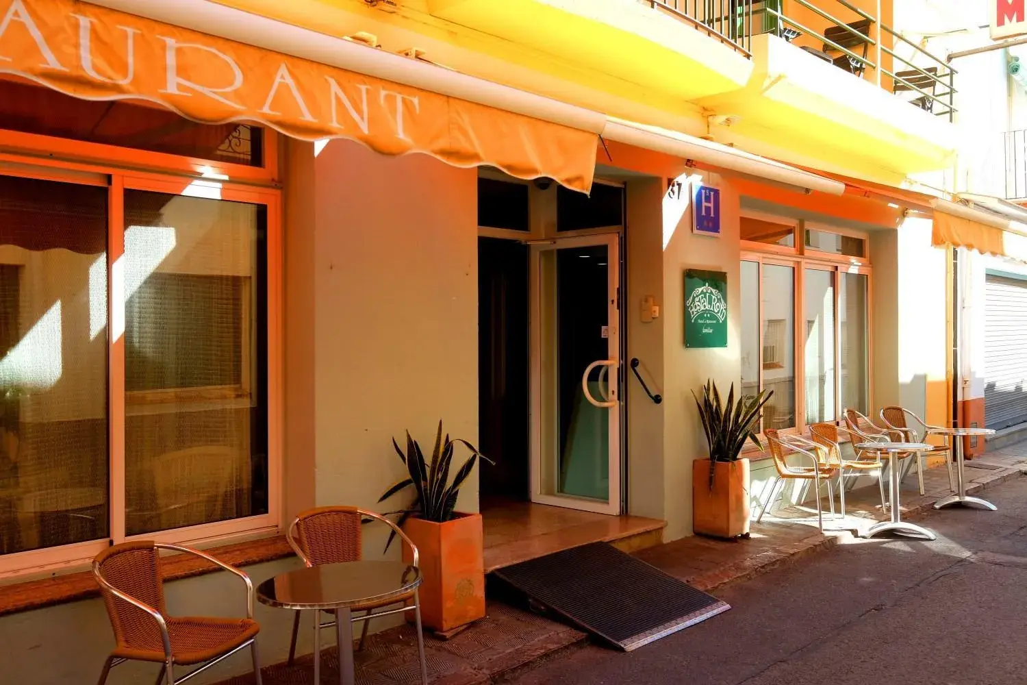 Facade/entrance in Hostal ROM Familiar Facade/entrance in Hostal ROM Familiar