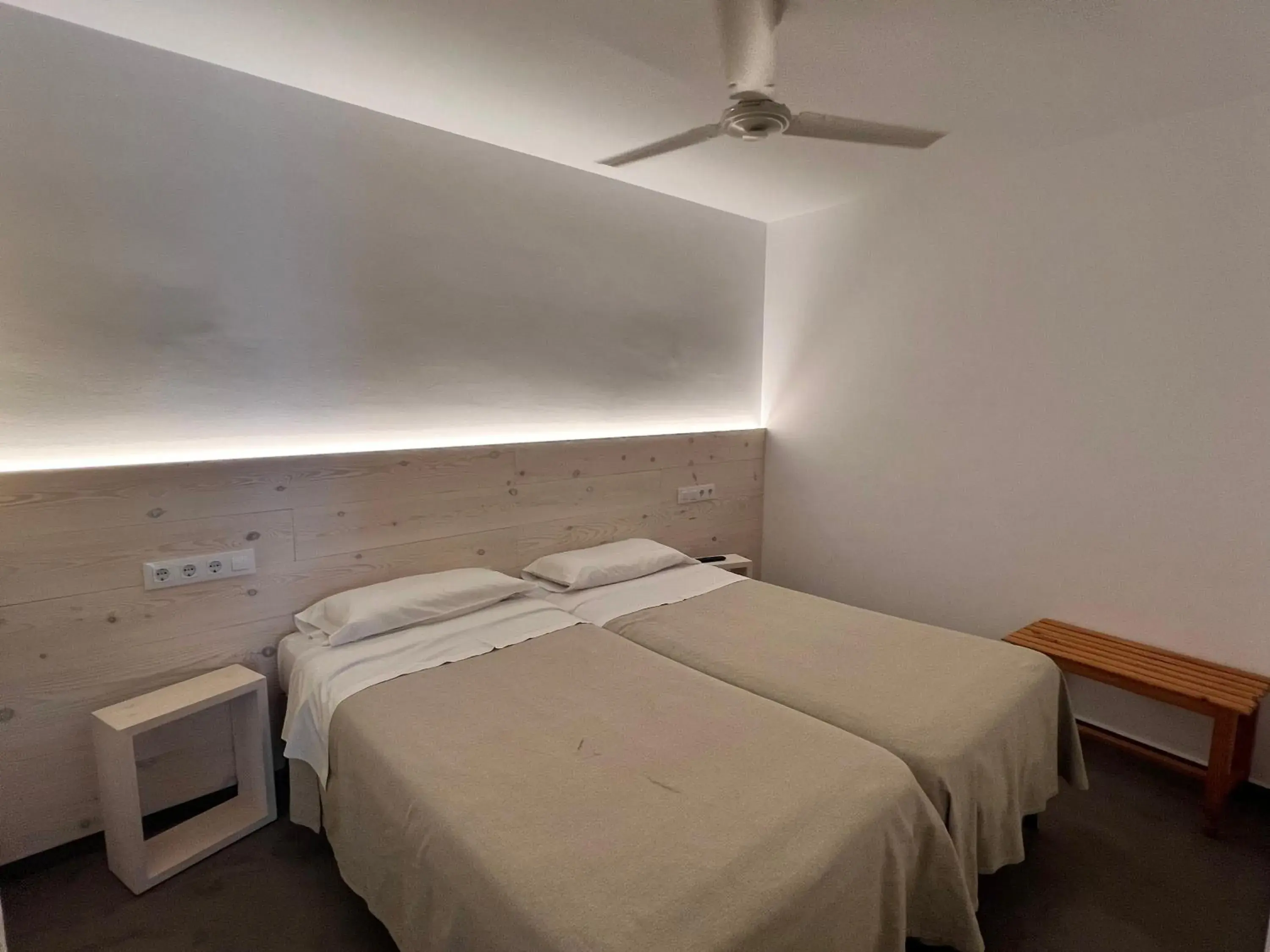 Bed in Hostal ROM Familiar Bed in Hostal ROM Familiar