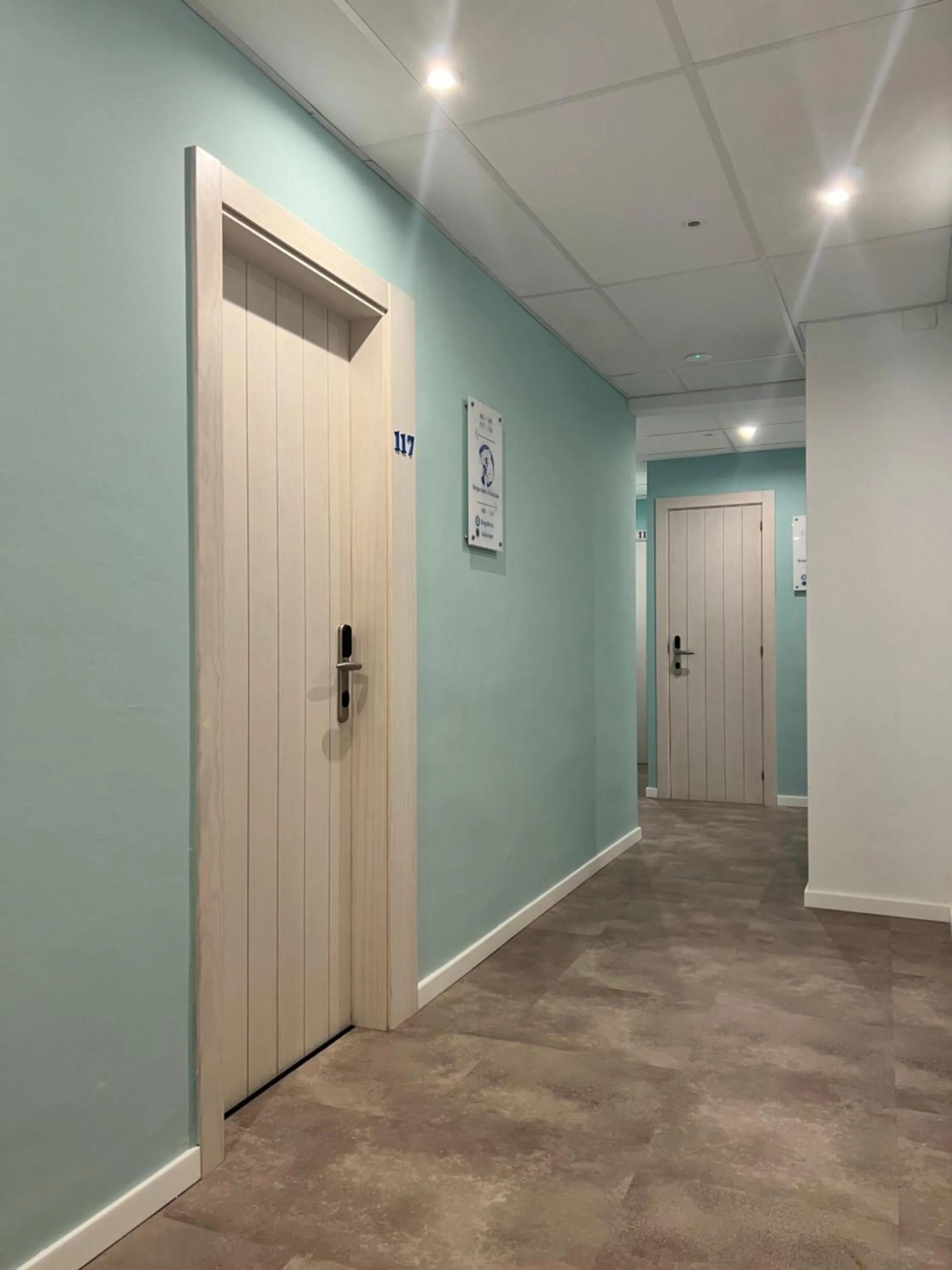 elevator in Hostal ROM Familiar