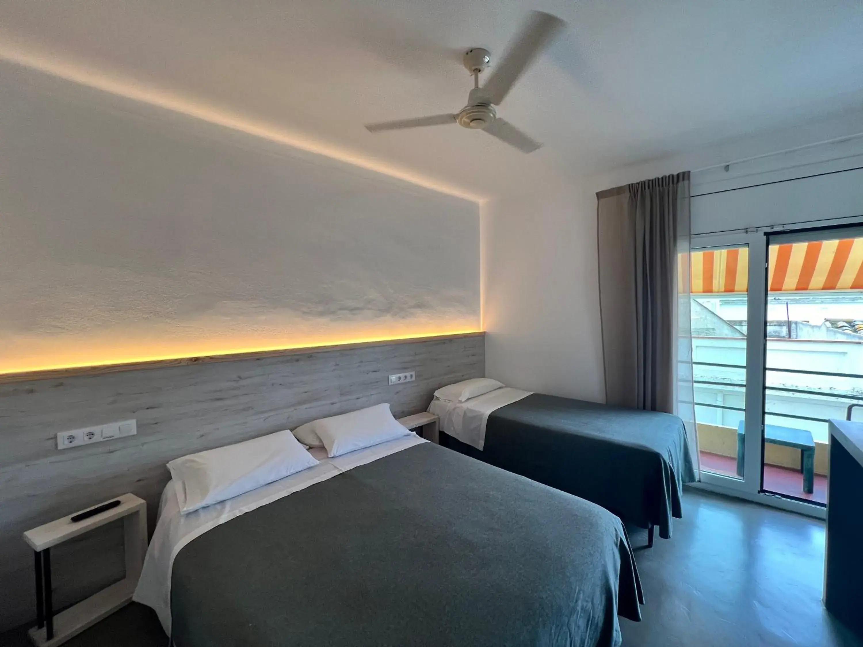 Photo of the whole room, Bed in Hostal ROM Familiar Photo of the whole room, Bed in Hostal ROM Familiar