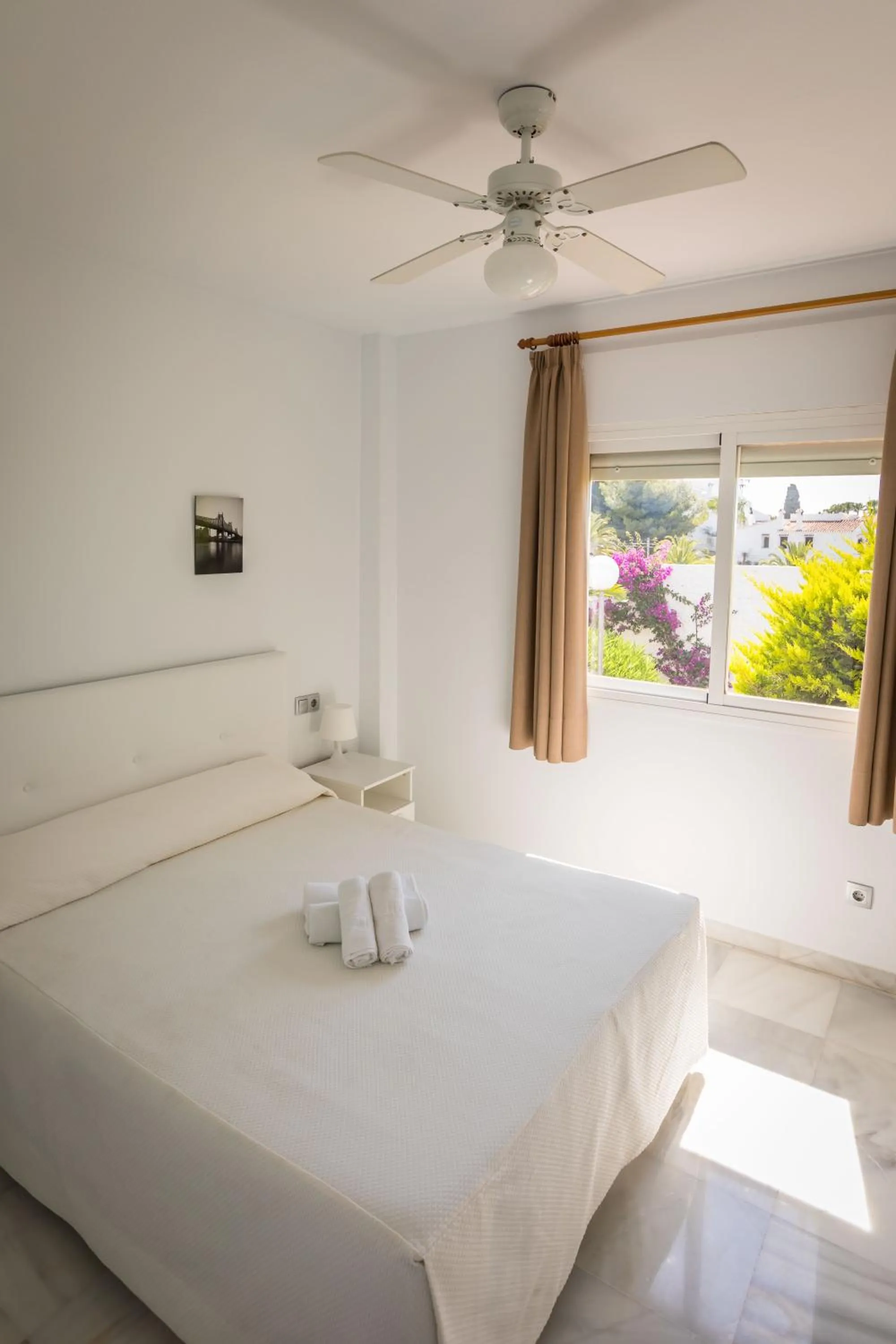 Bedroom, Bed in Apartamentos Las Rosas de Capistrano