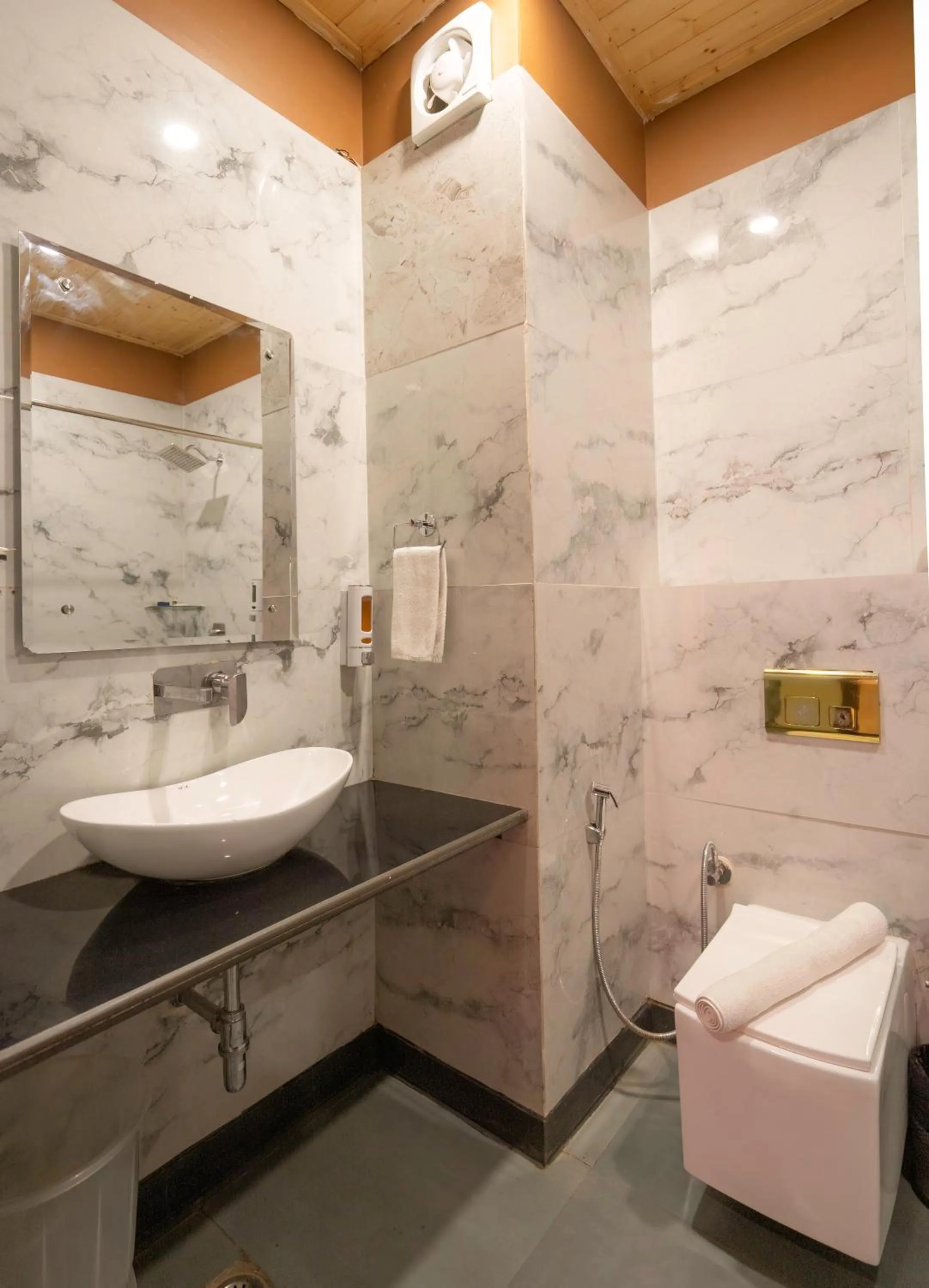 Bathroom in ANANTUM GATEWAY RESORTS