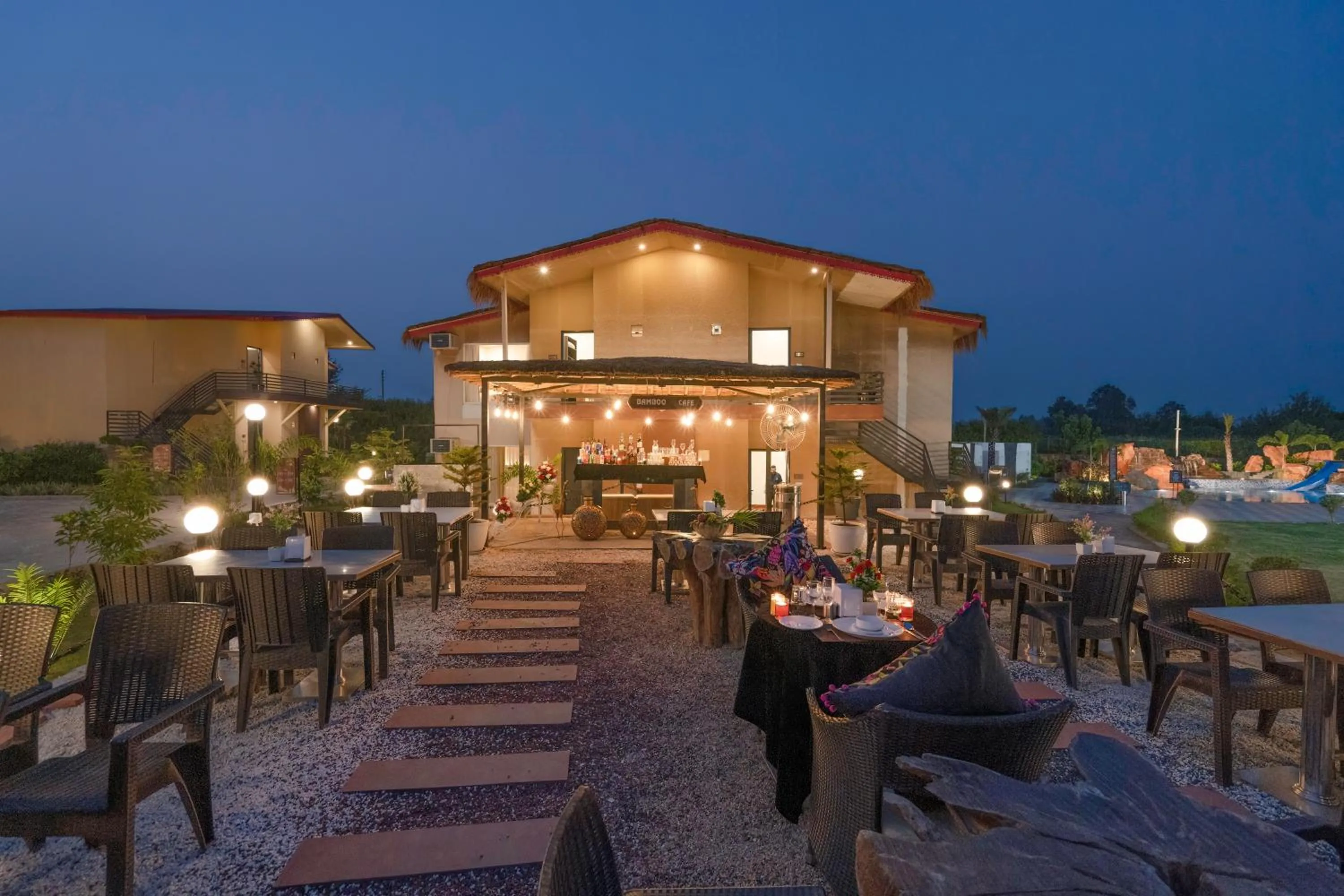 Lounge or bar in ANANTUM GATEWAY RESORTS