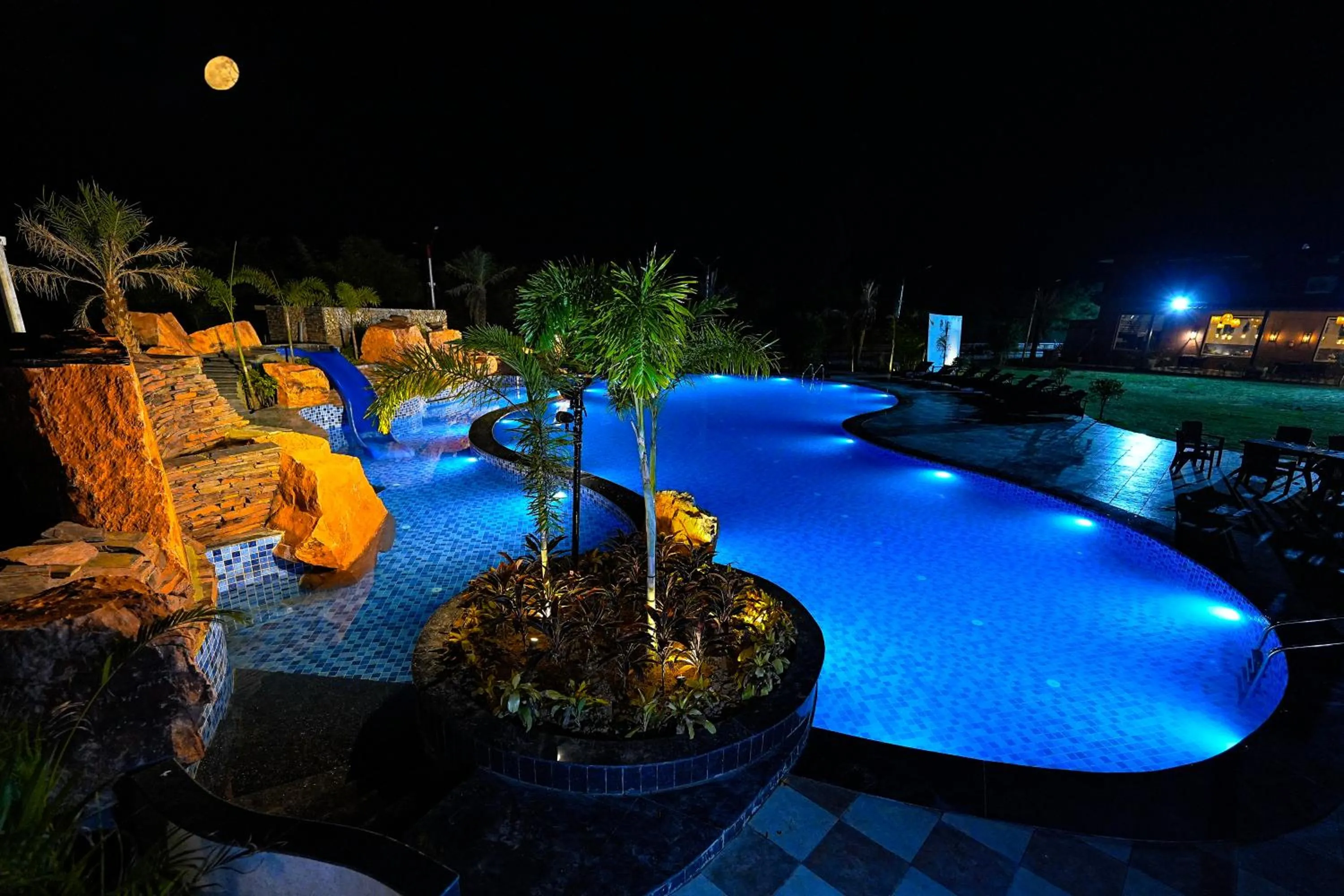Swimming pool in ANANTUM GATEWAY RESORTS