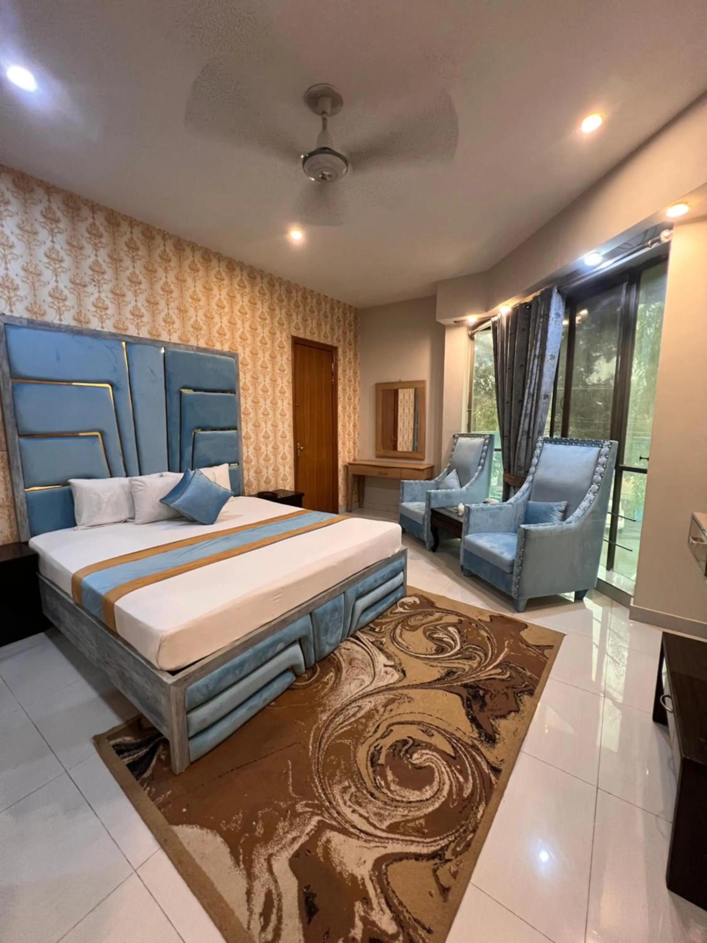 Photo of the whole room, Bed in Park View Hotel Gulberg