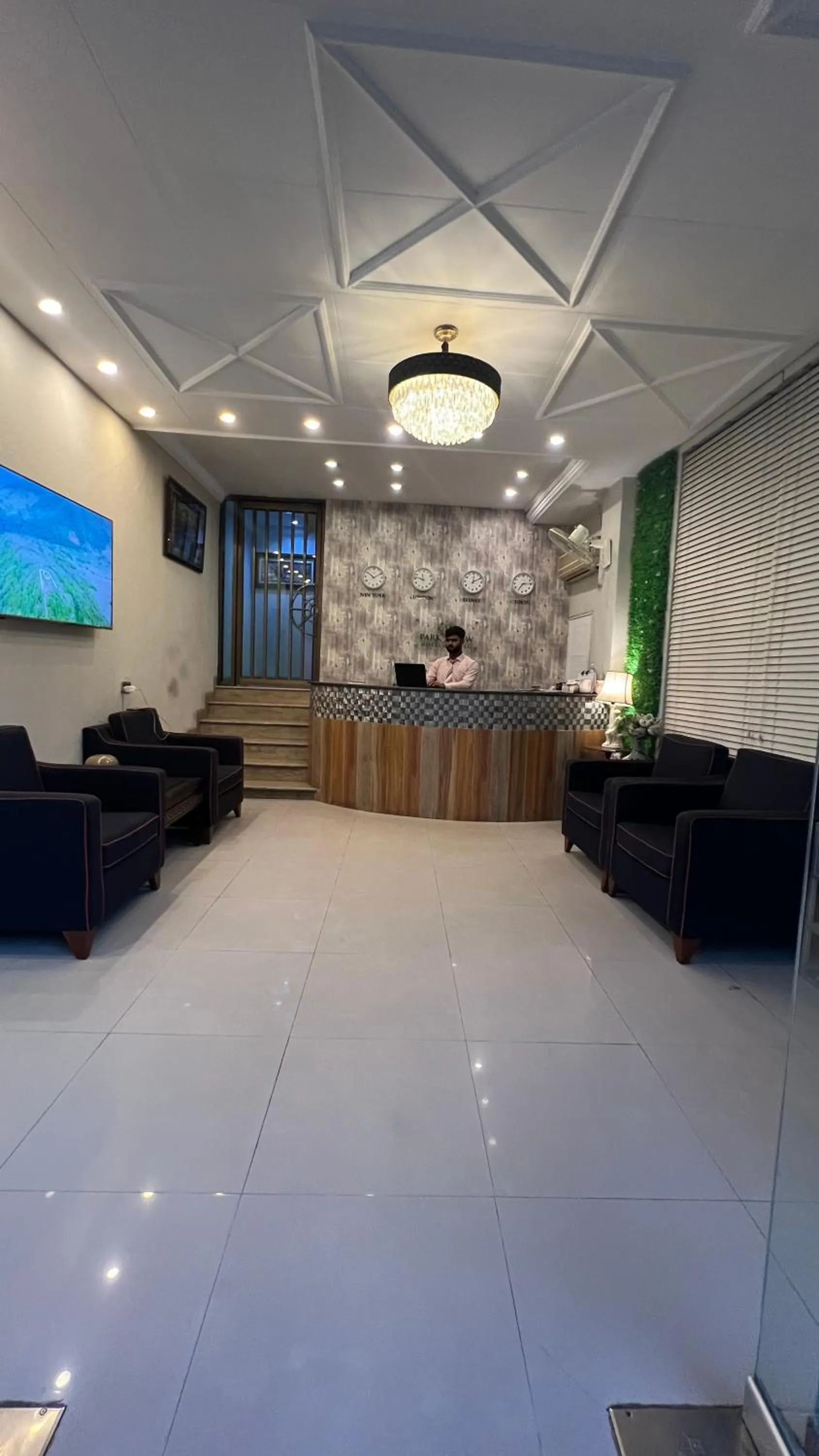 TV and multimedia in Park View Hotel Gulberg