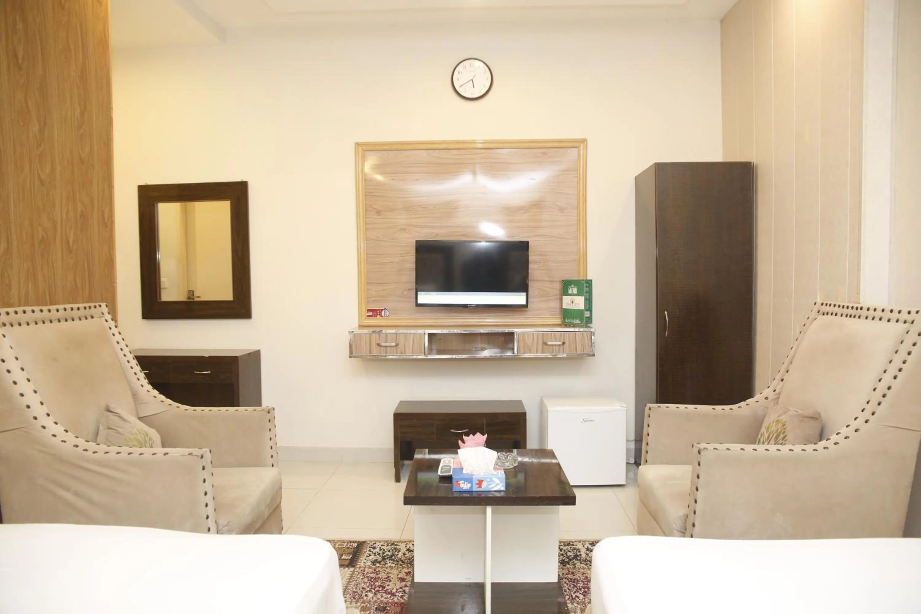 TV and multimedia in Park View Hotel Gulberg