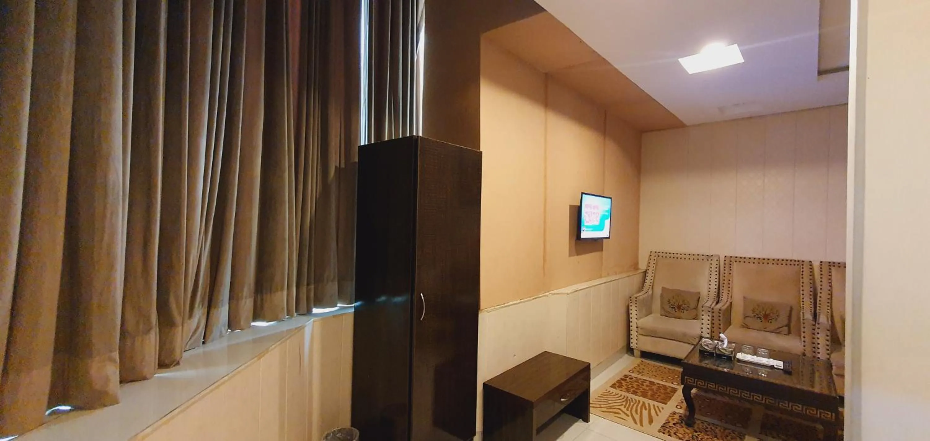 TV and multimedia in Park View Hotel Gulberg
