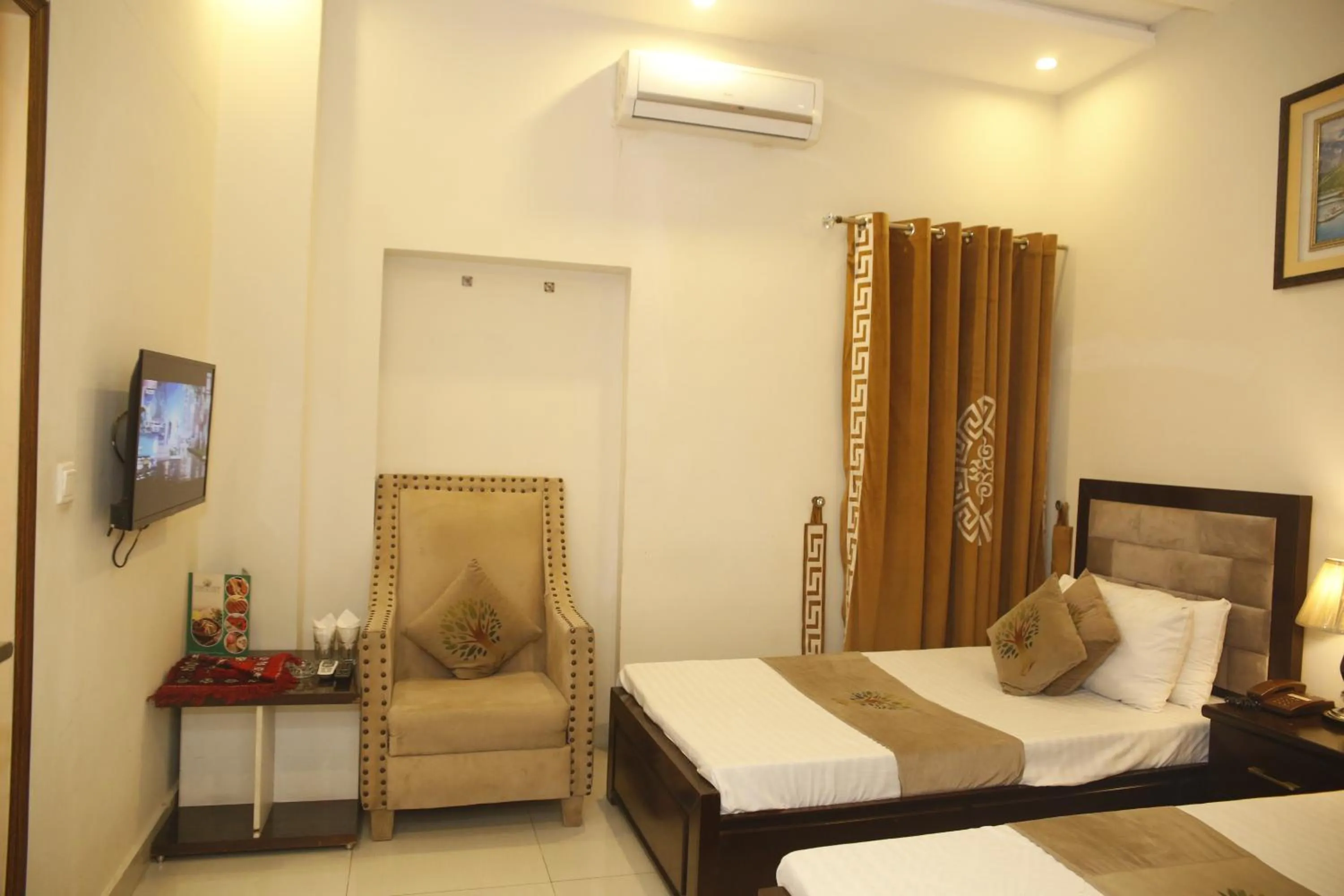 TV and multimedia, Bed in Park View Hotel Gulberg