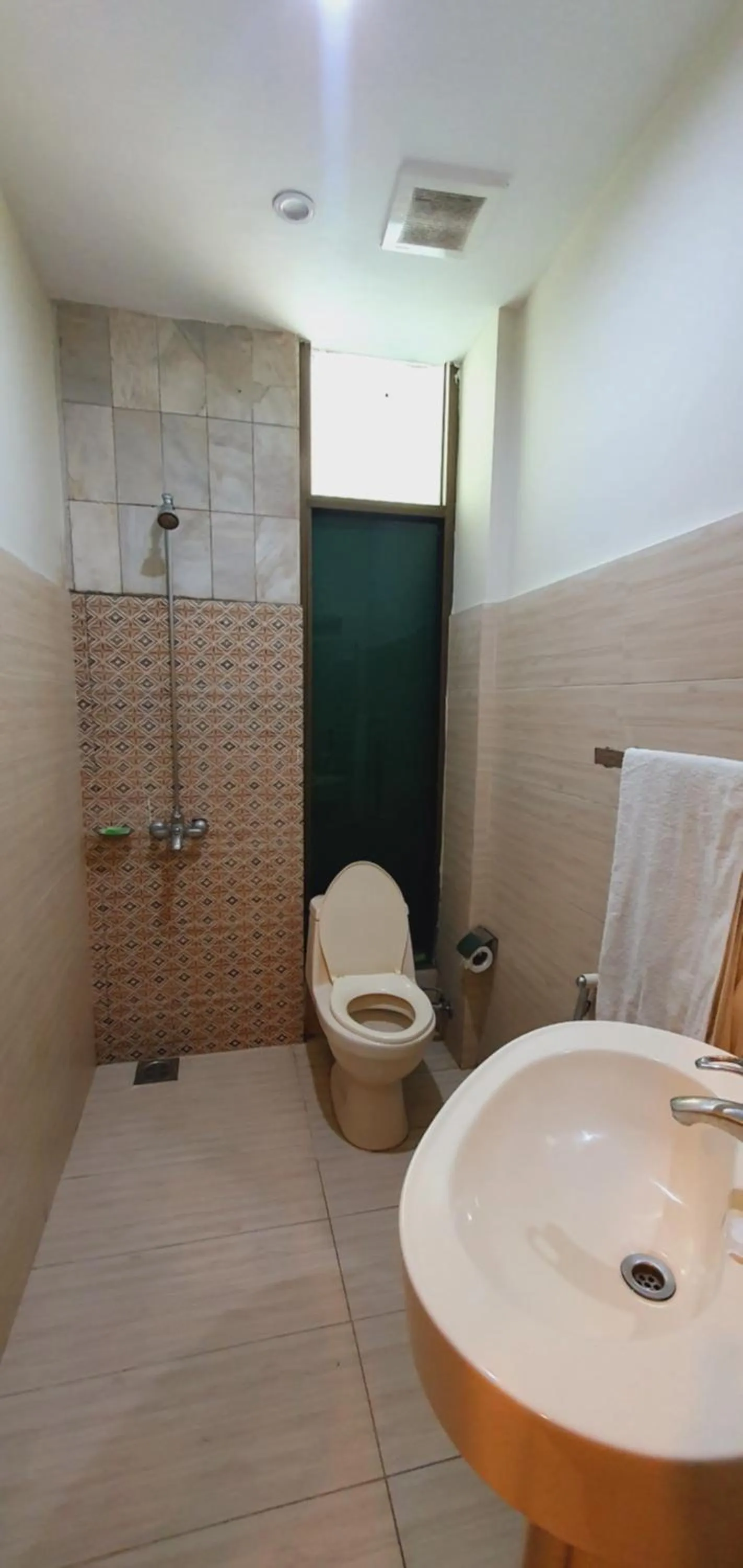 Toilet in Park View Hotel Gulberg