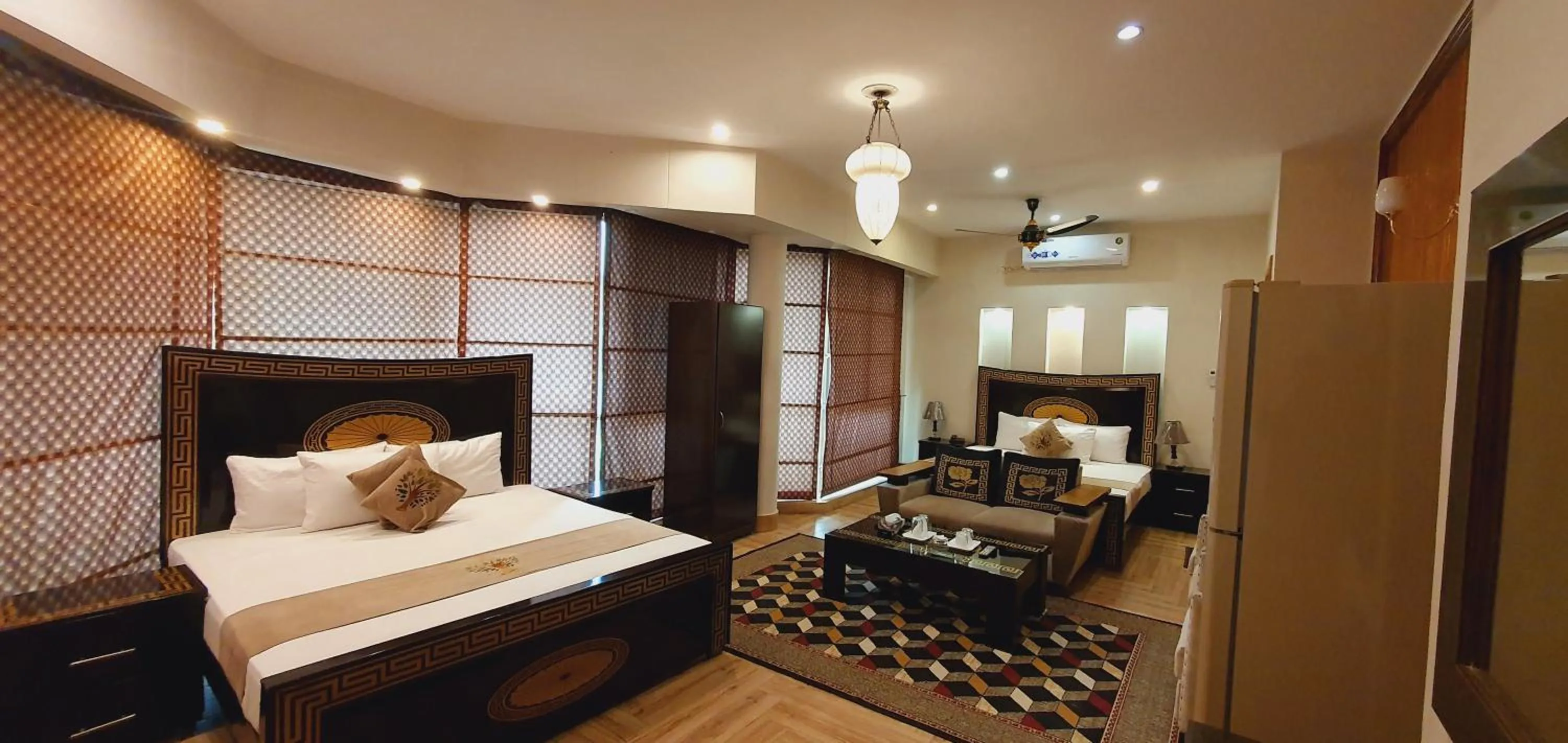 Photo of the whole room, Bed in Park View Hotel Gulberg