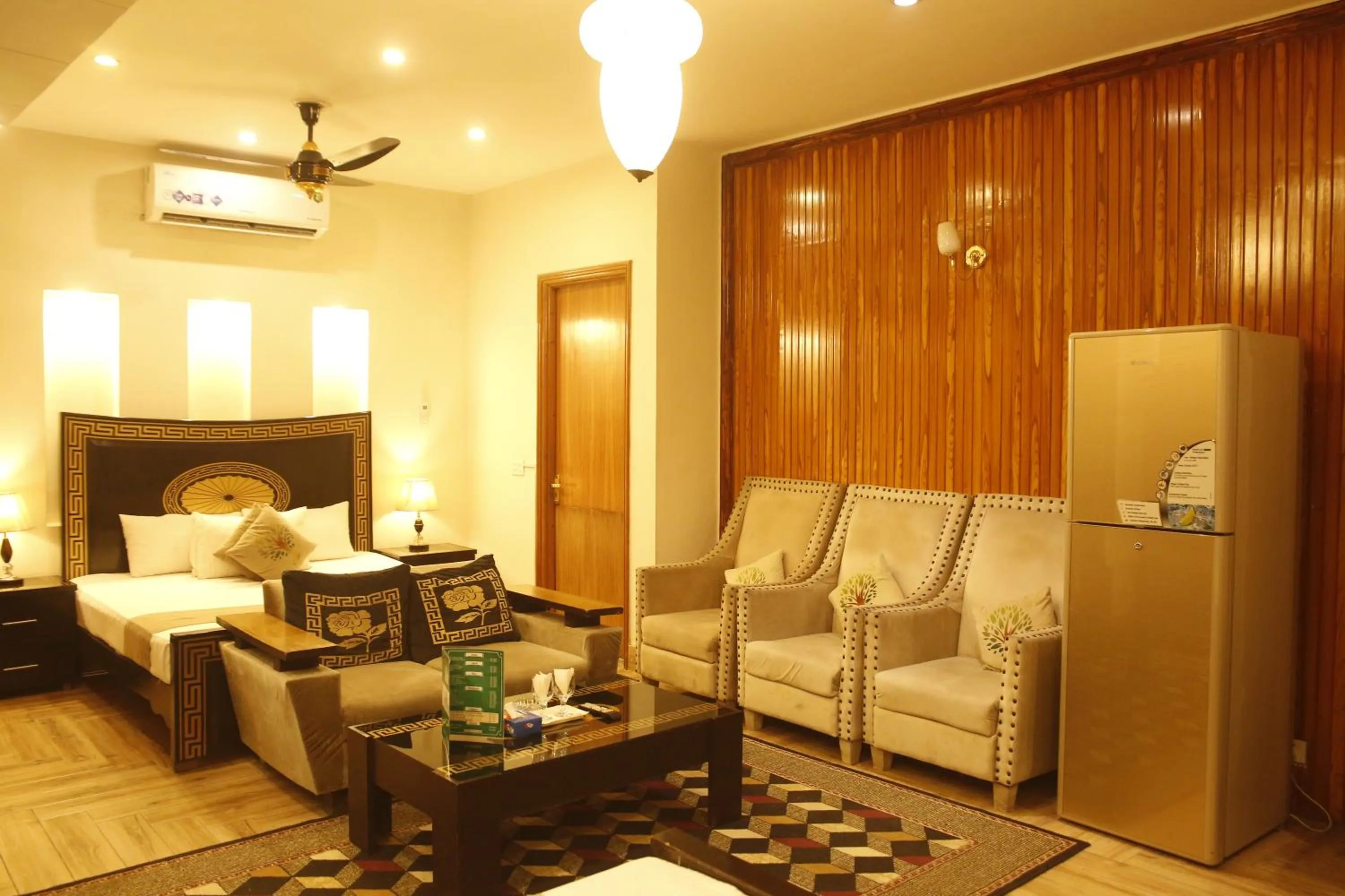 Bed in Park View Hotel Gulberg