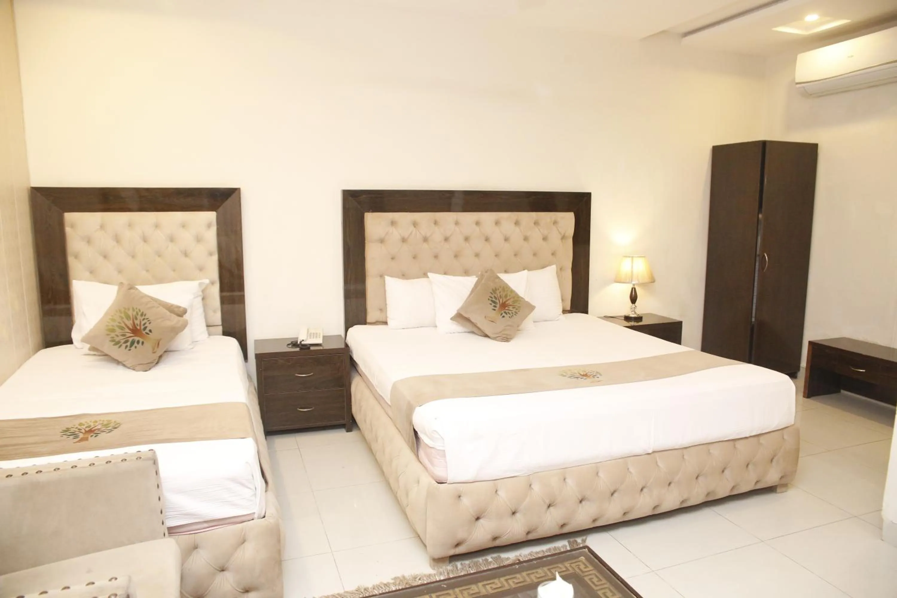 Photo of the whole room, Bed in Park View Hotel Gulberg