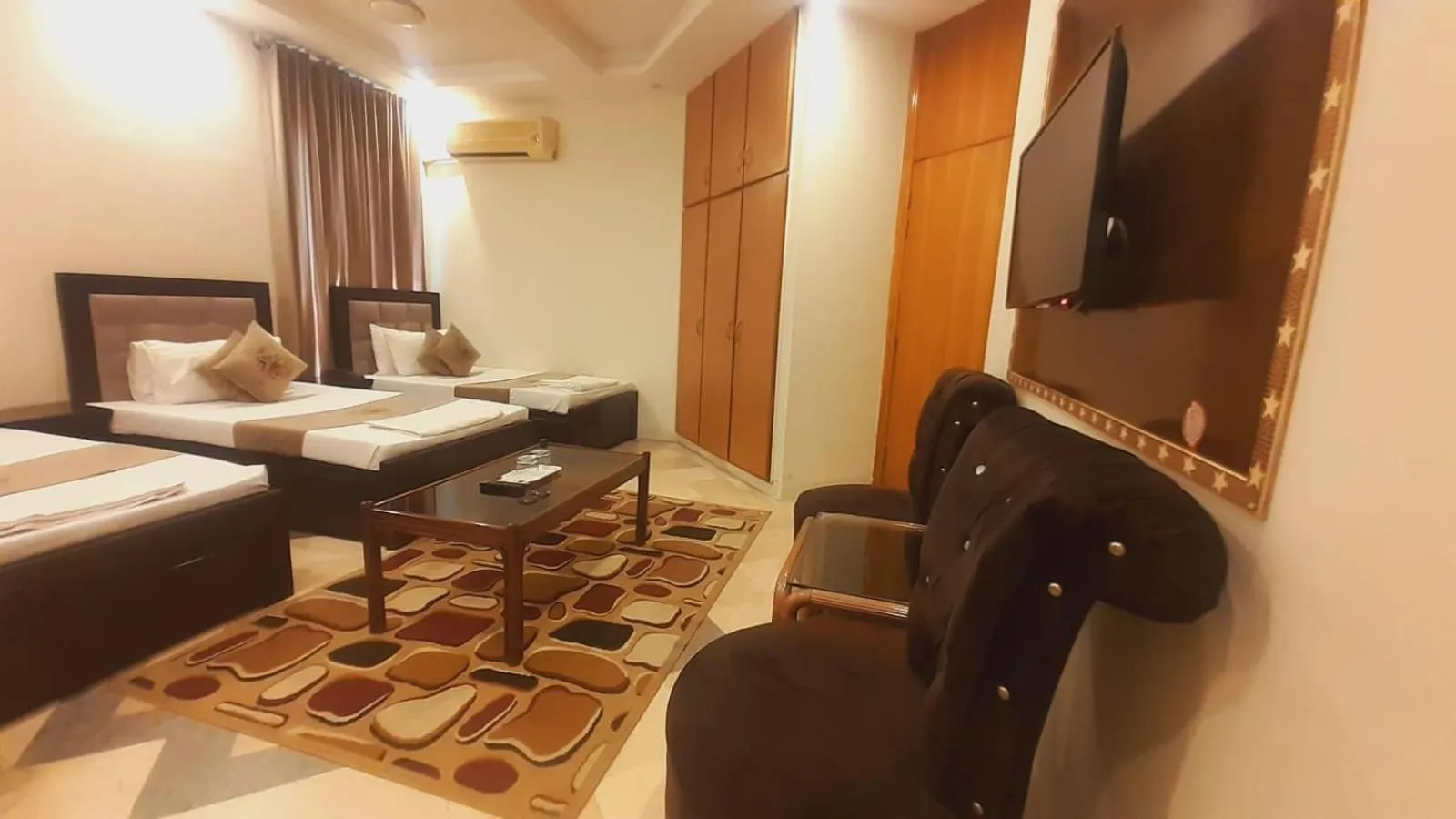 Photo of the whole room, Bed in Park View Hotel Gulberg