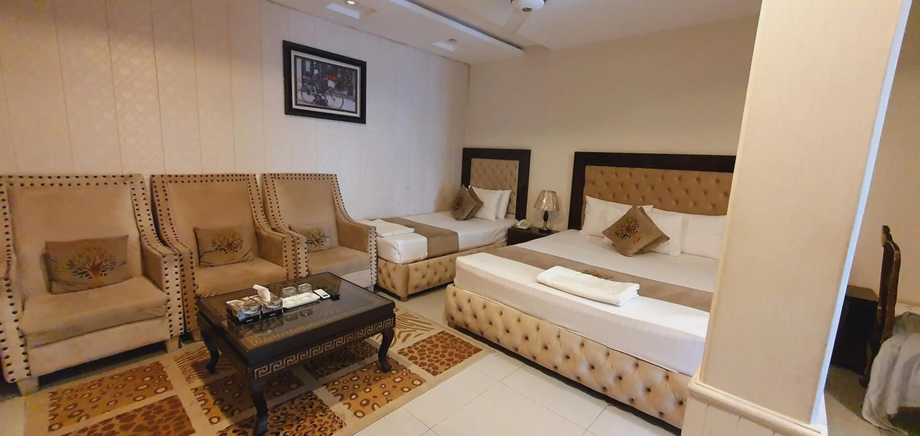 Photo of the whole room, Bed in Park View Hotel Gulberg