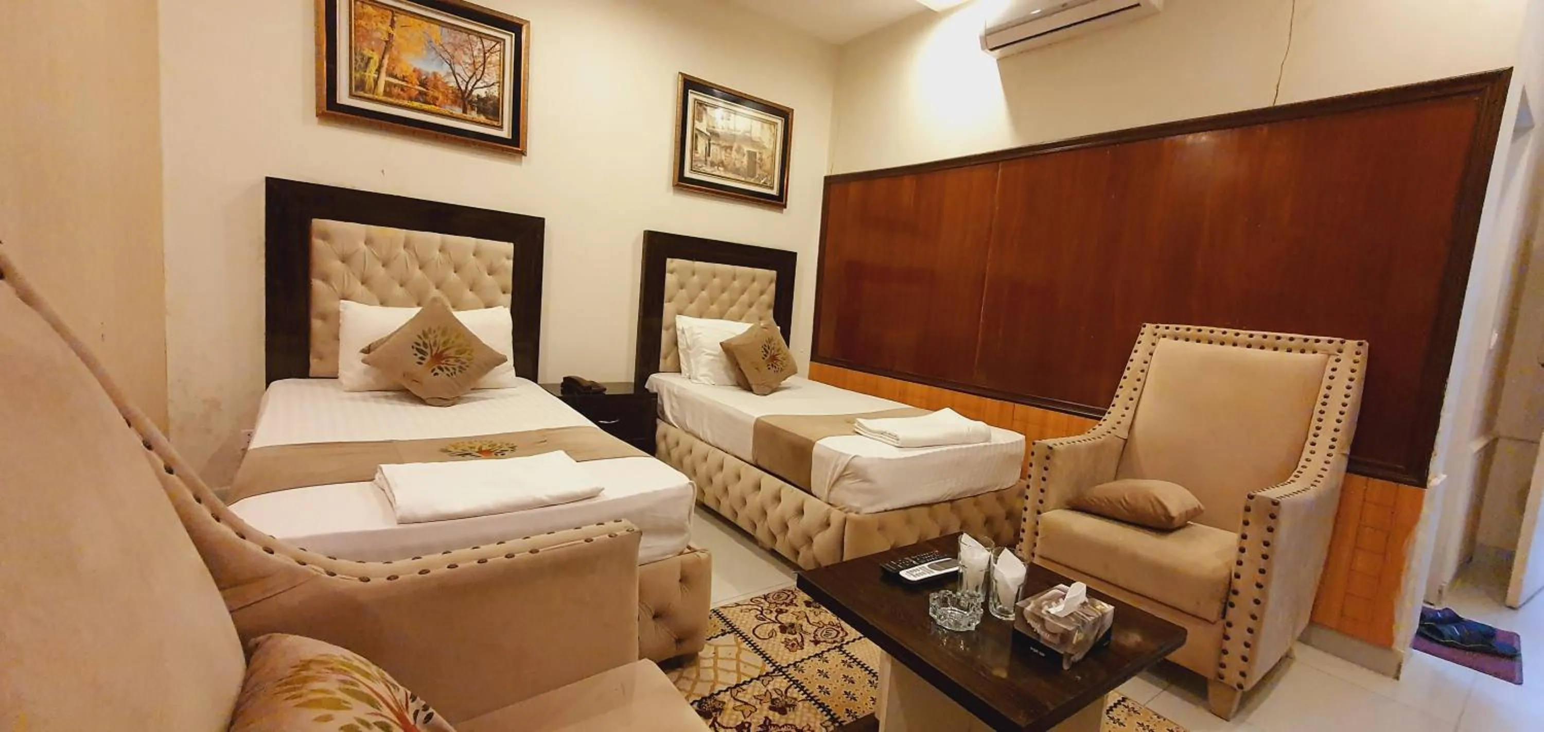 Photo of the whole room, Bed in Park View Hotel Gulberg