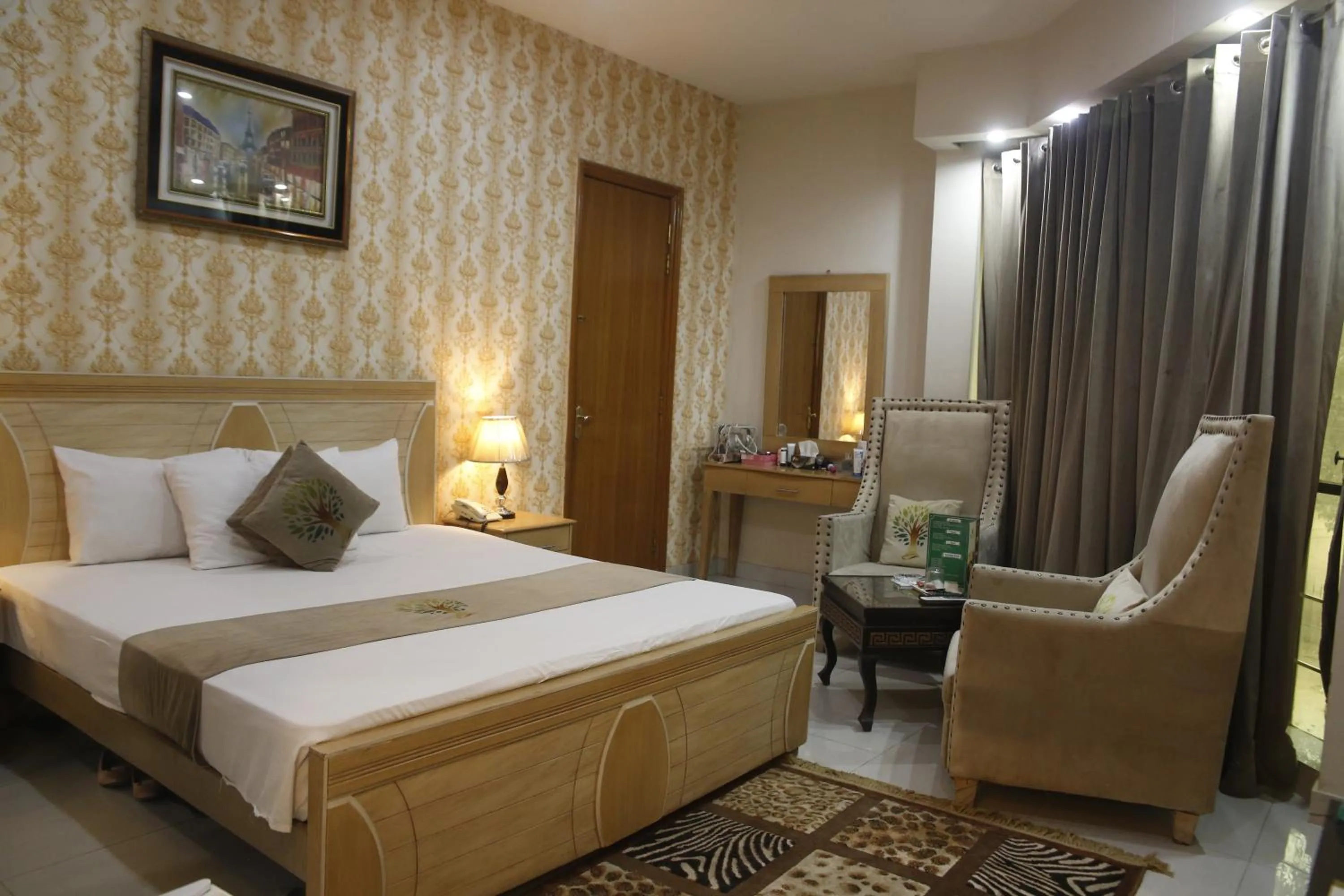 Photo of the whole room, Bed in Park View Hotel Gulberg
