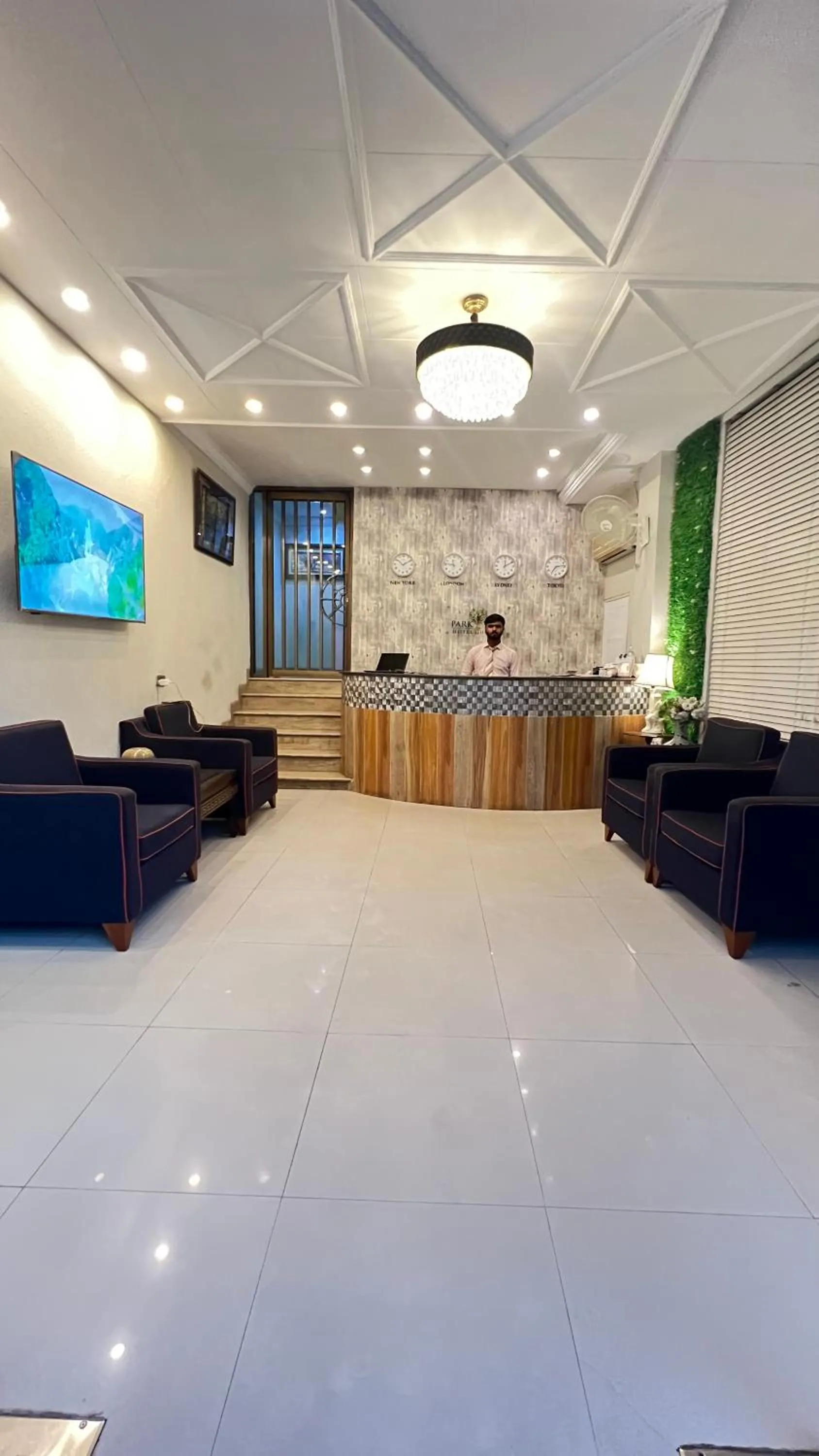 TV and multimedia in Park View Hotel Gulberg