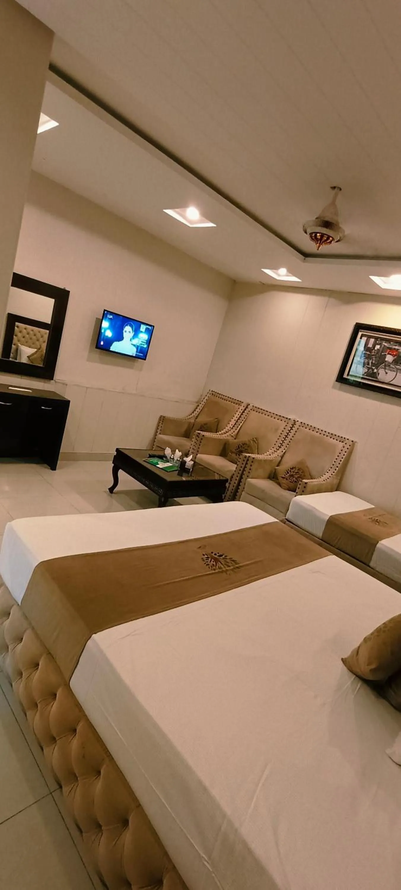 Bedroom, Bed in Park View Hotel Gulberg