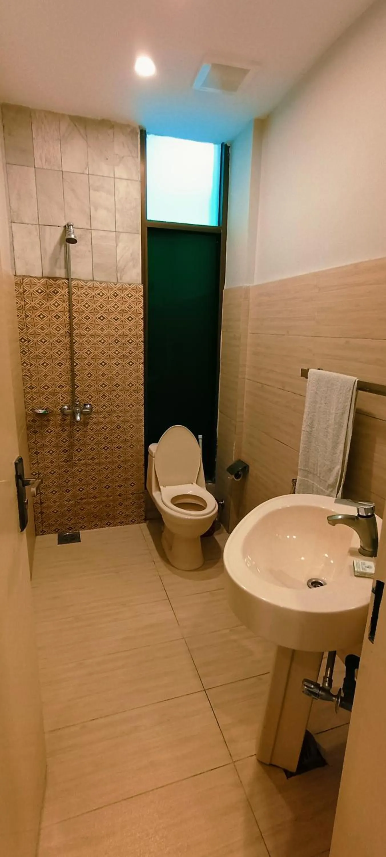 Shower in Park View Hotel Gulberg