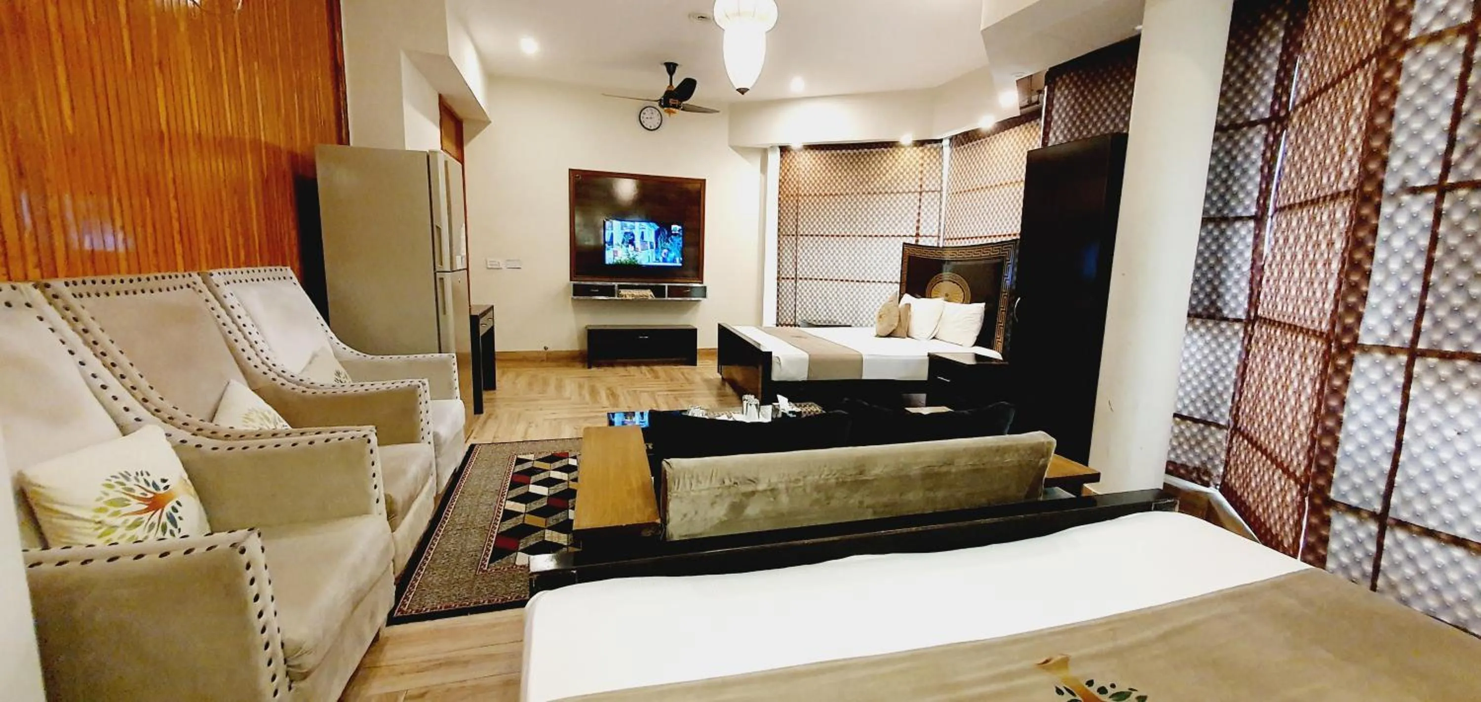 Photo of the whole room in Park View Hotel Gulberg