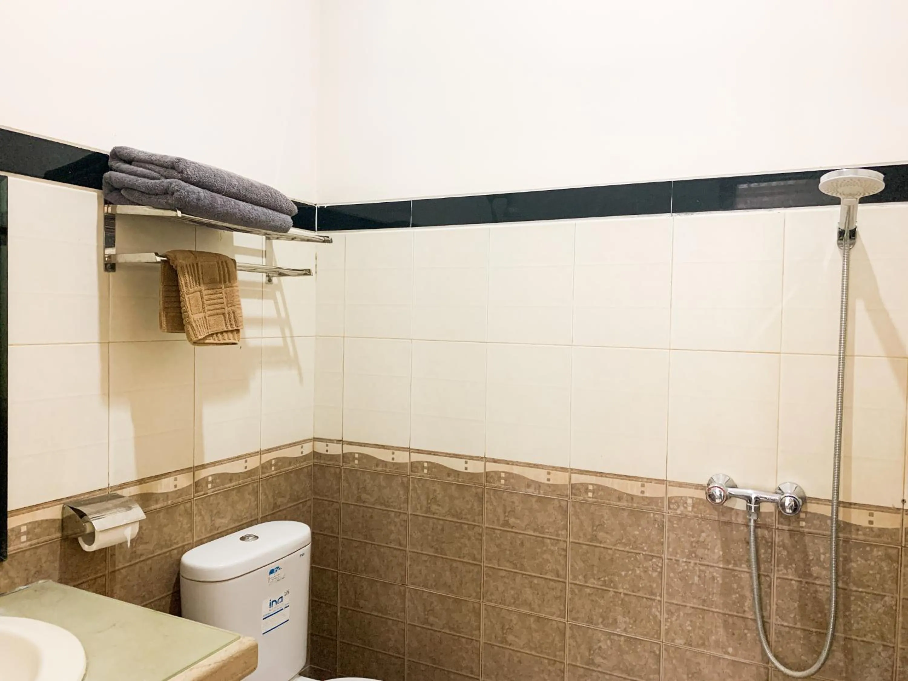 Shower, Bathroom in Musafira Hotel Syariah Malioboro Yogyakarta Mitra RedDoorz