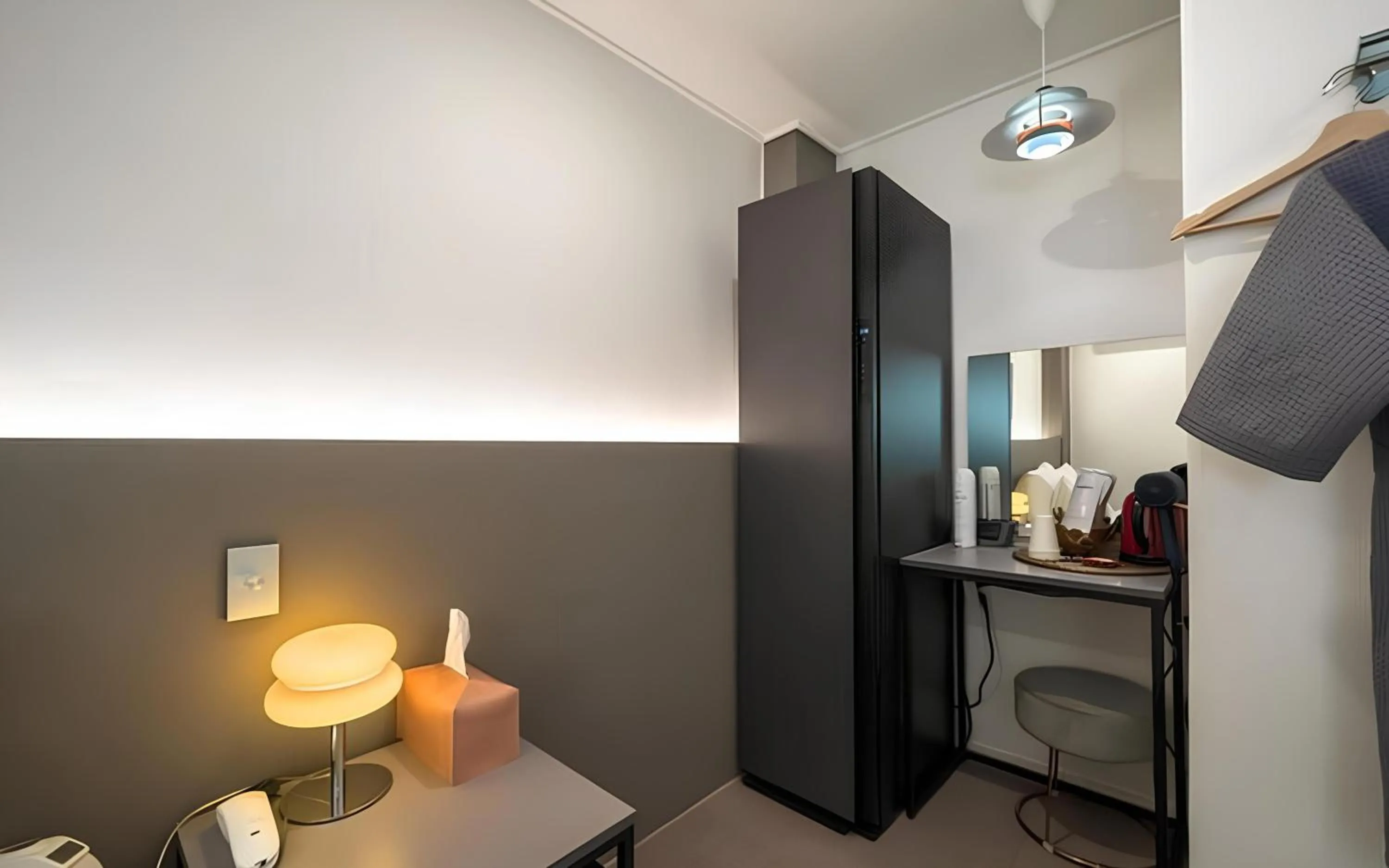 wardrobe in Songdo The Seoleim Hotel Stay