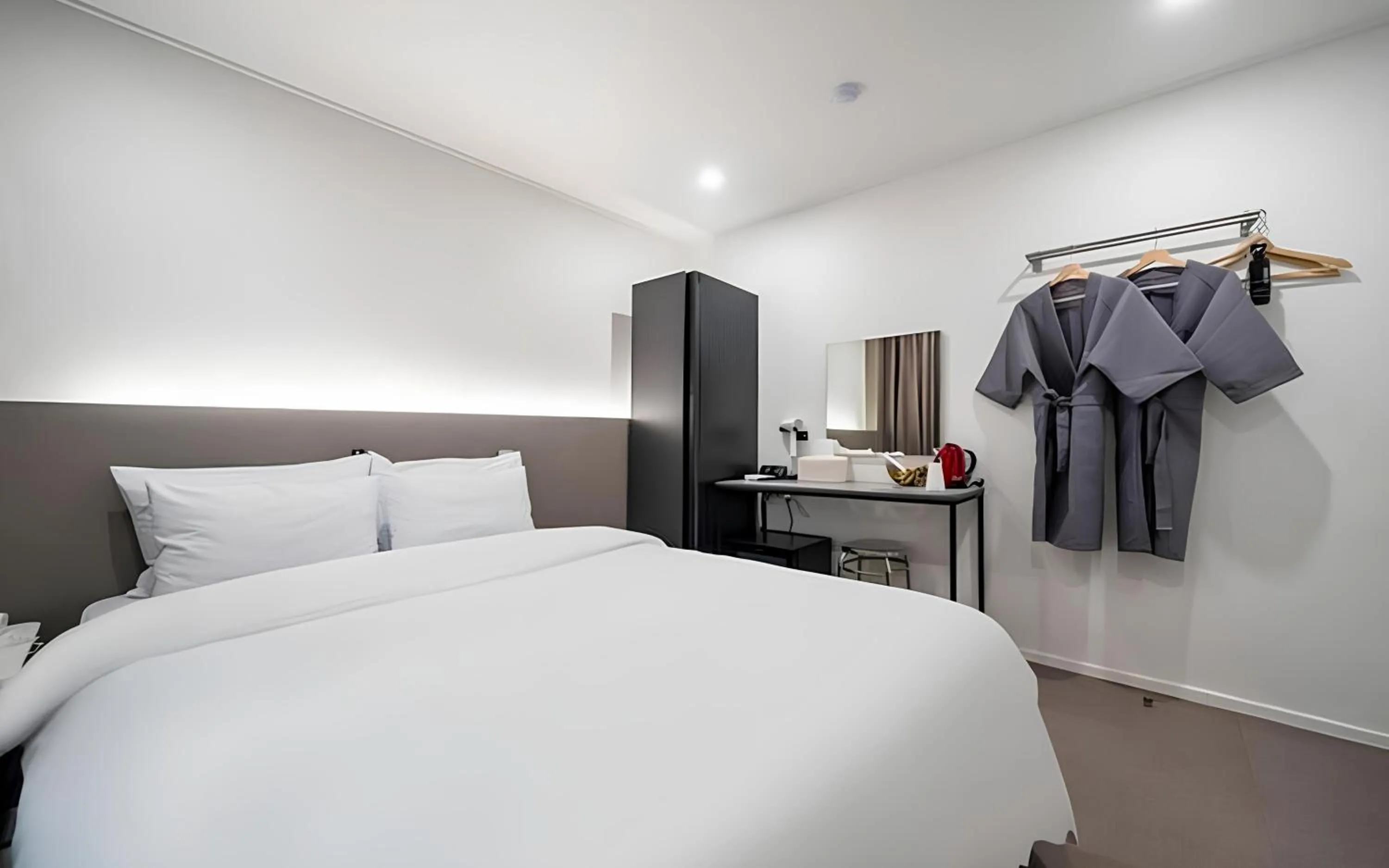 Photo of the whole room, Bed in Songdo The Seoleim Hotel Stay