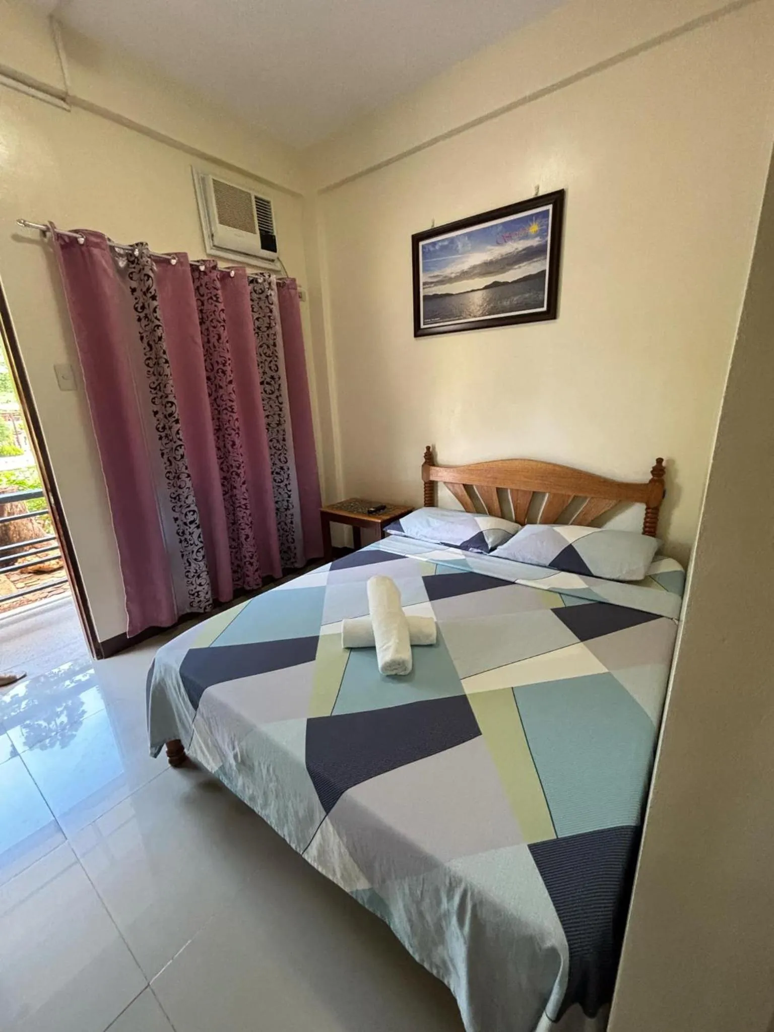 Photo of the whole room, Bed in DIAKOPES INN