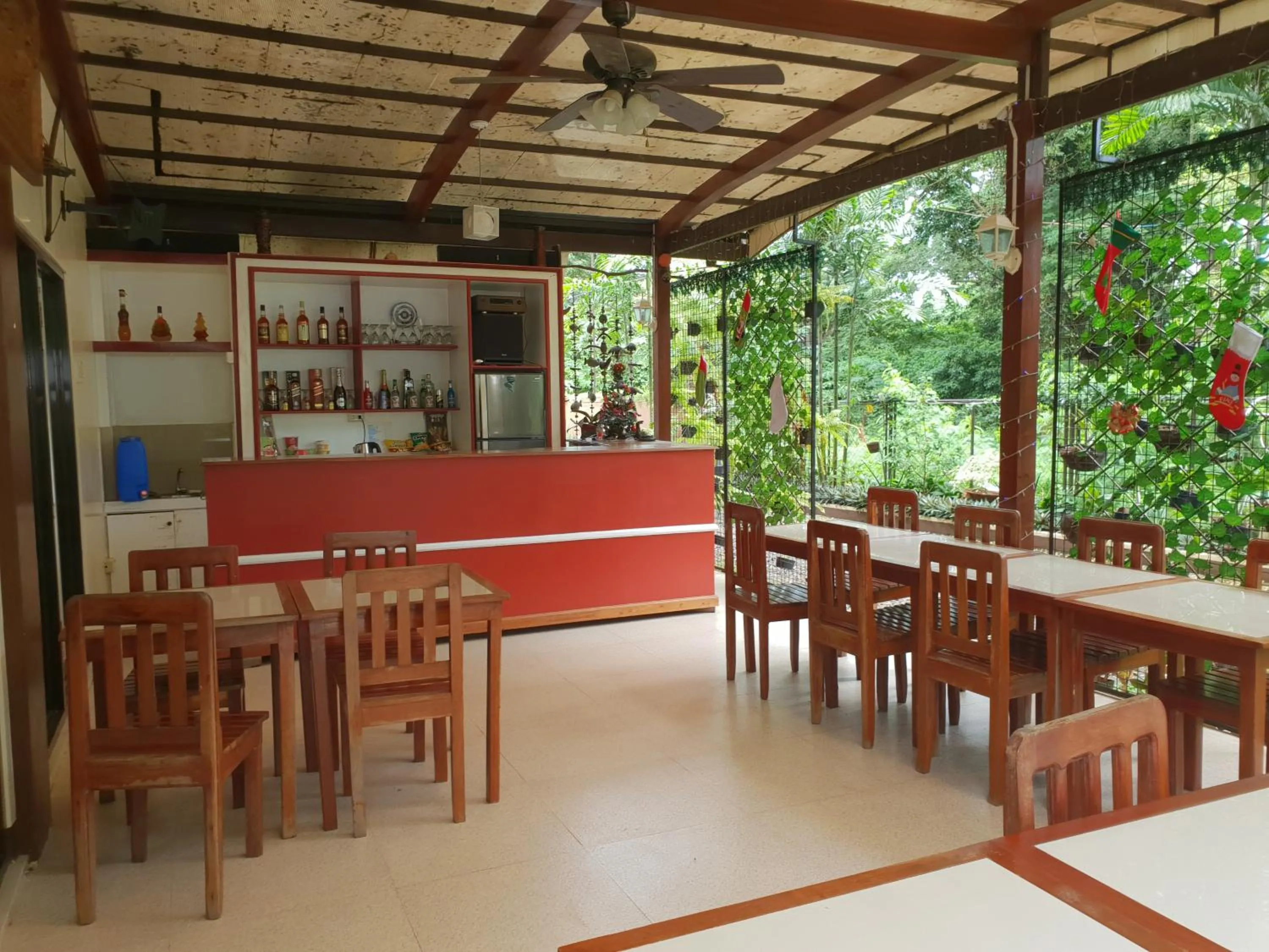 Lounge or bar in DIAKOPES INN