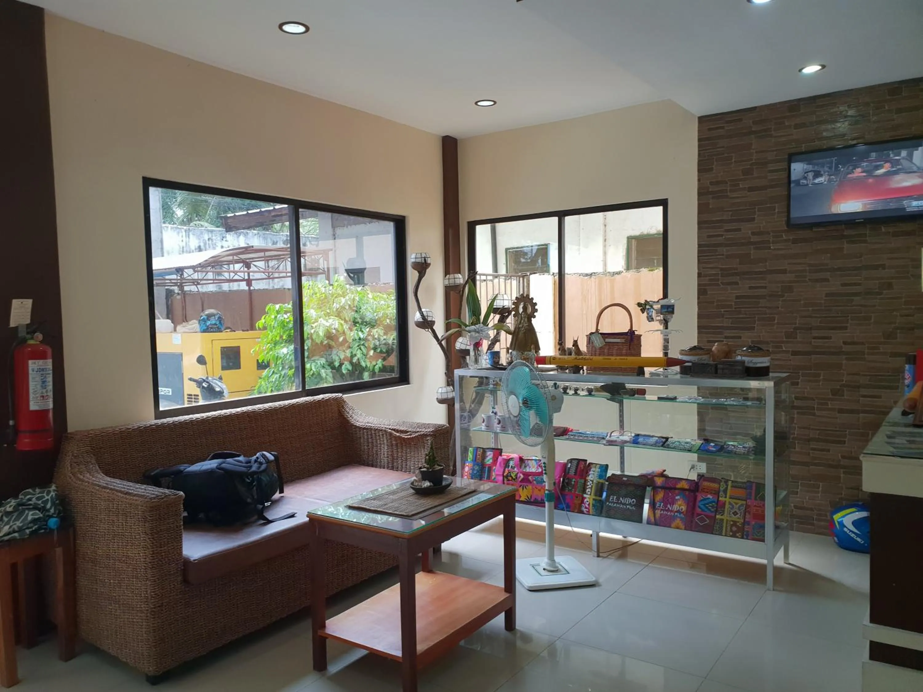 Communal lounge/ TV room in DIAKOPES INN