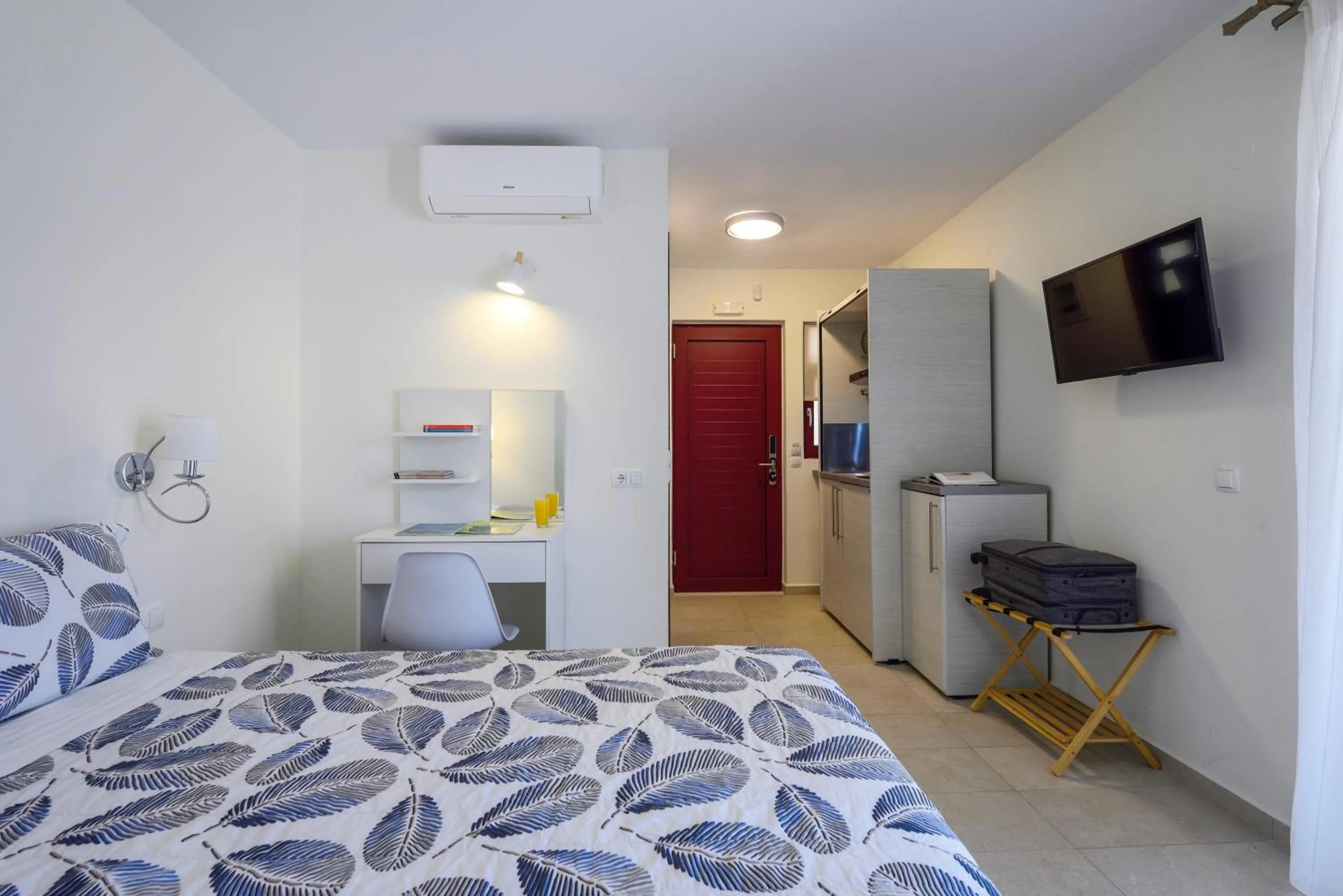 Photo of the whole room, Bed in Elpiniki Luxury Rooms