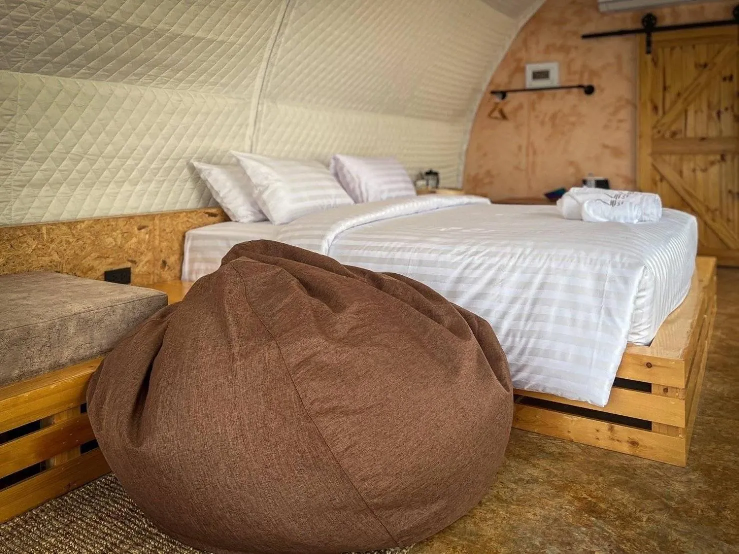 Bed in La Levée Resort