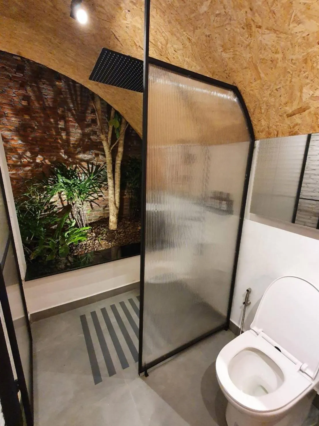 Shower in La Levée Resort