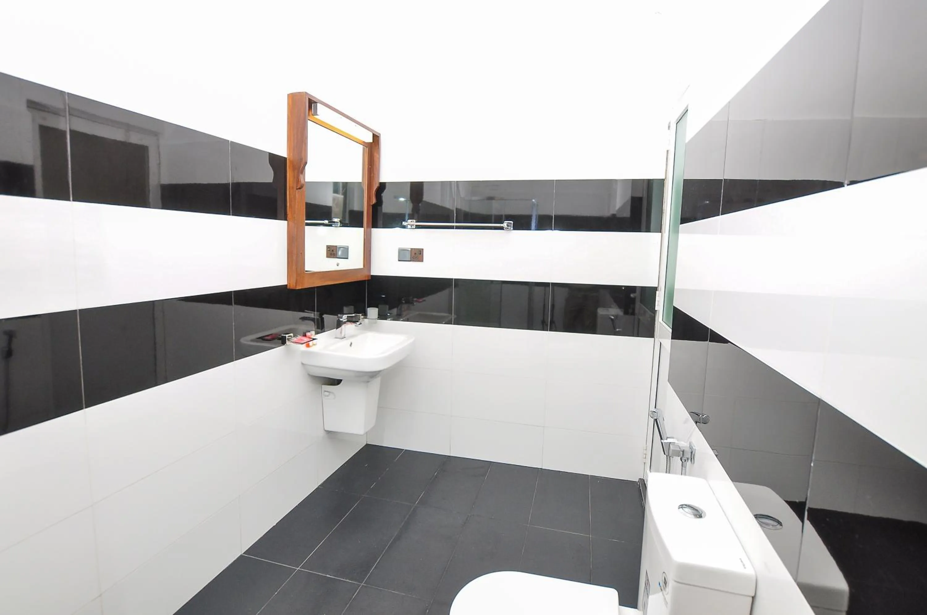 Shower in Sachinro Hotel Mirissa