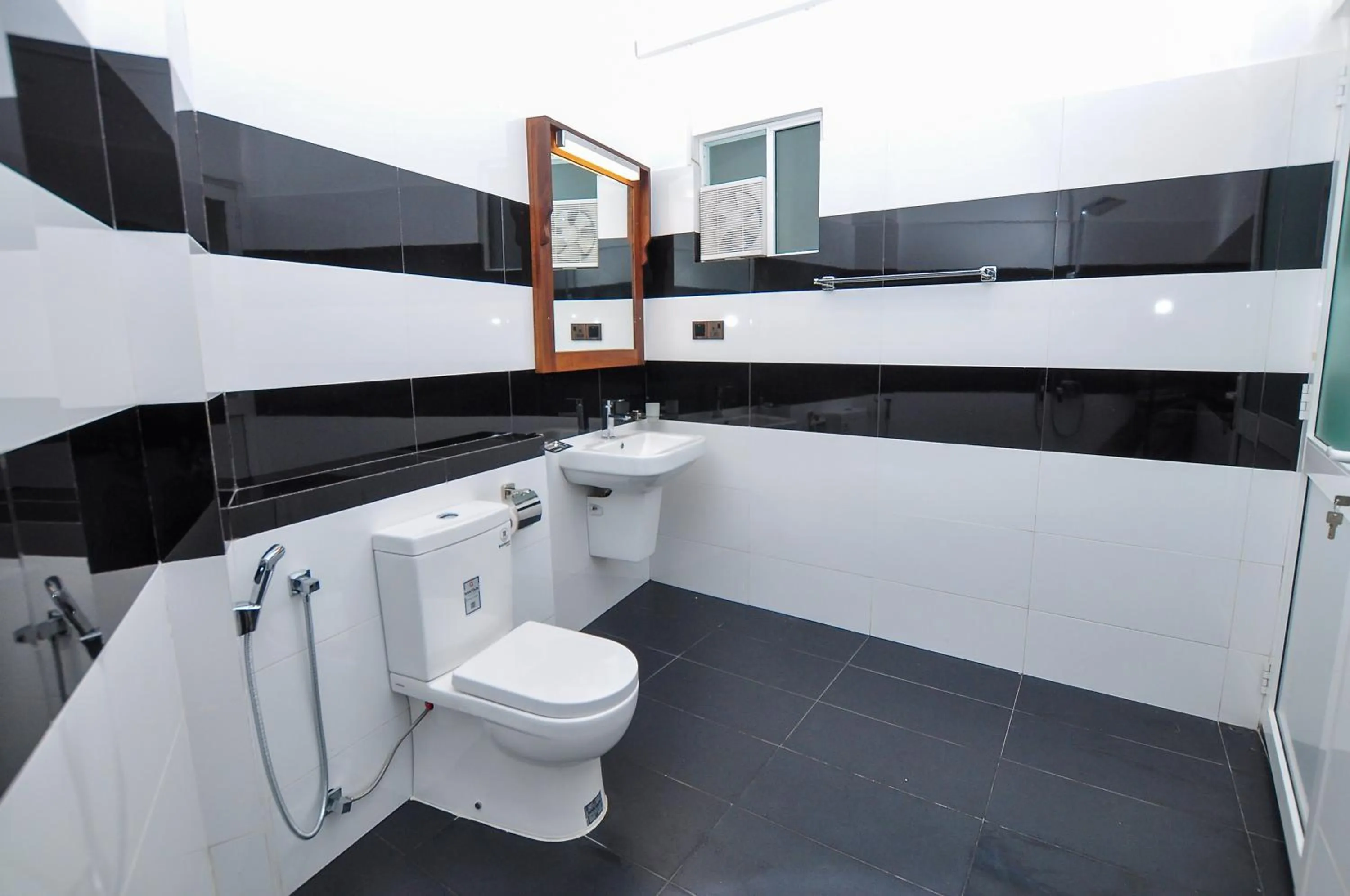 Toilet in Sachinro Hotel Mirissa