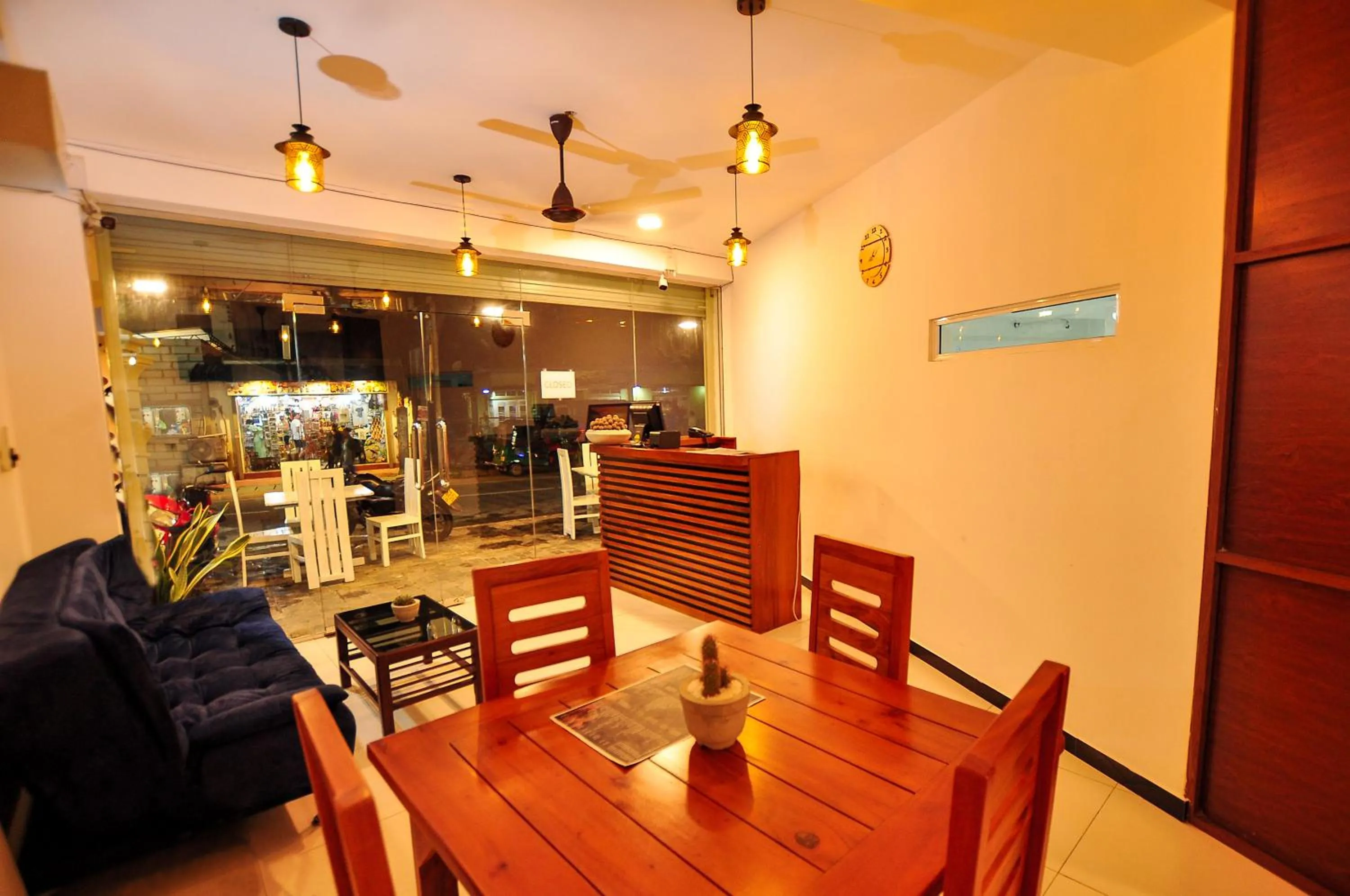 Restaurant/places to eat in Sachinro Hotel Mirissa