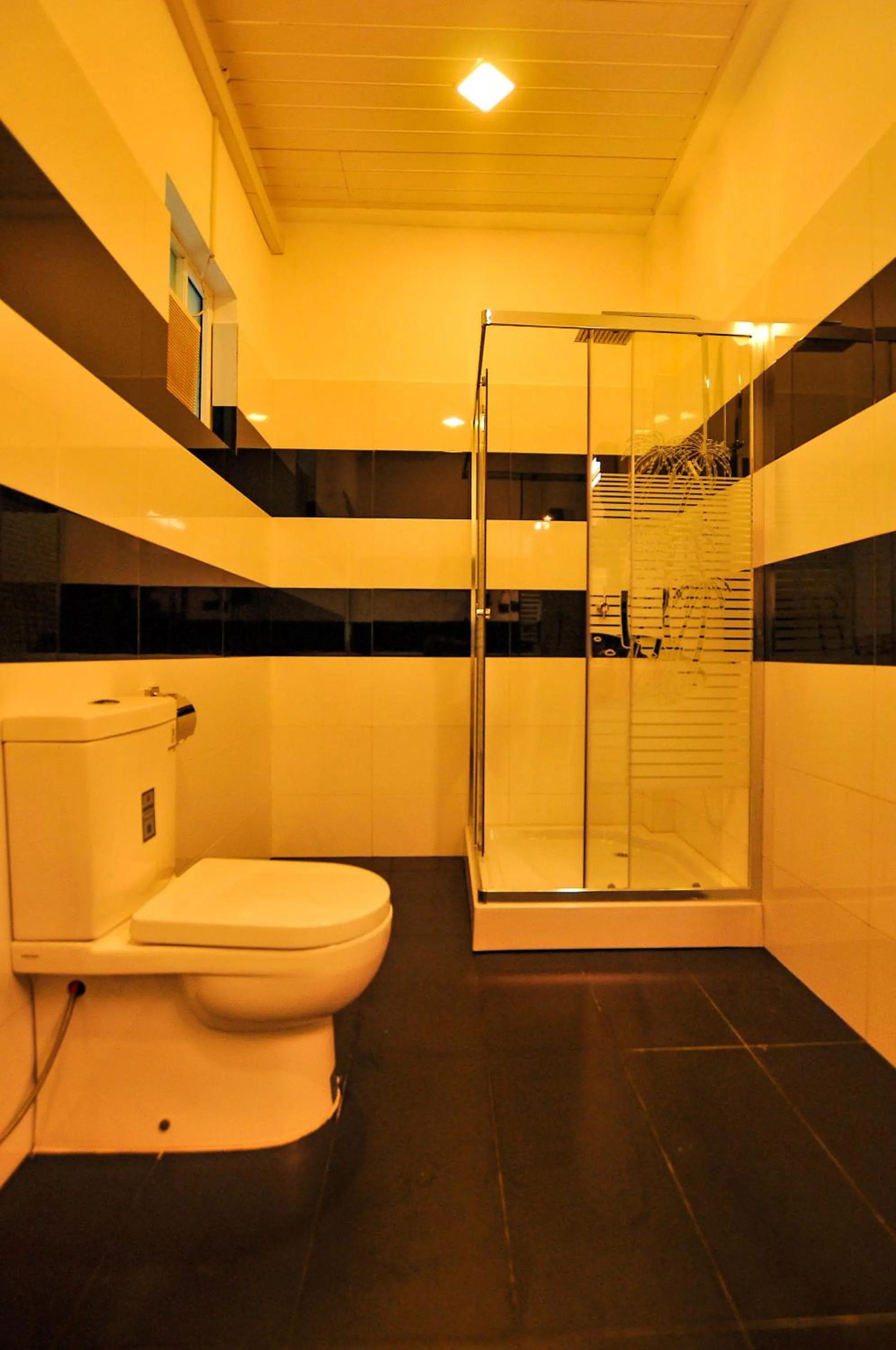 Shower in Sachinro Hotel Mirissa