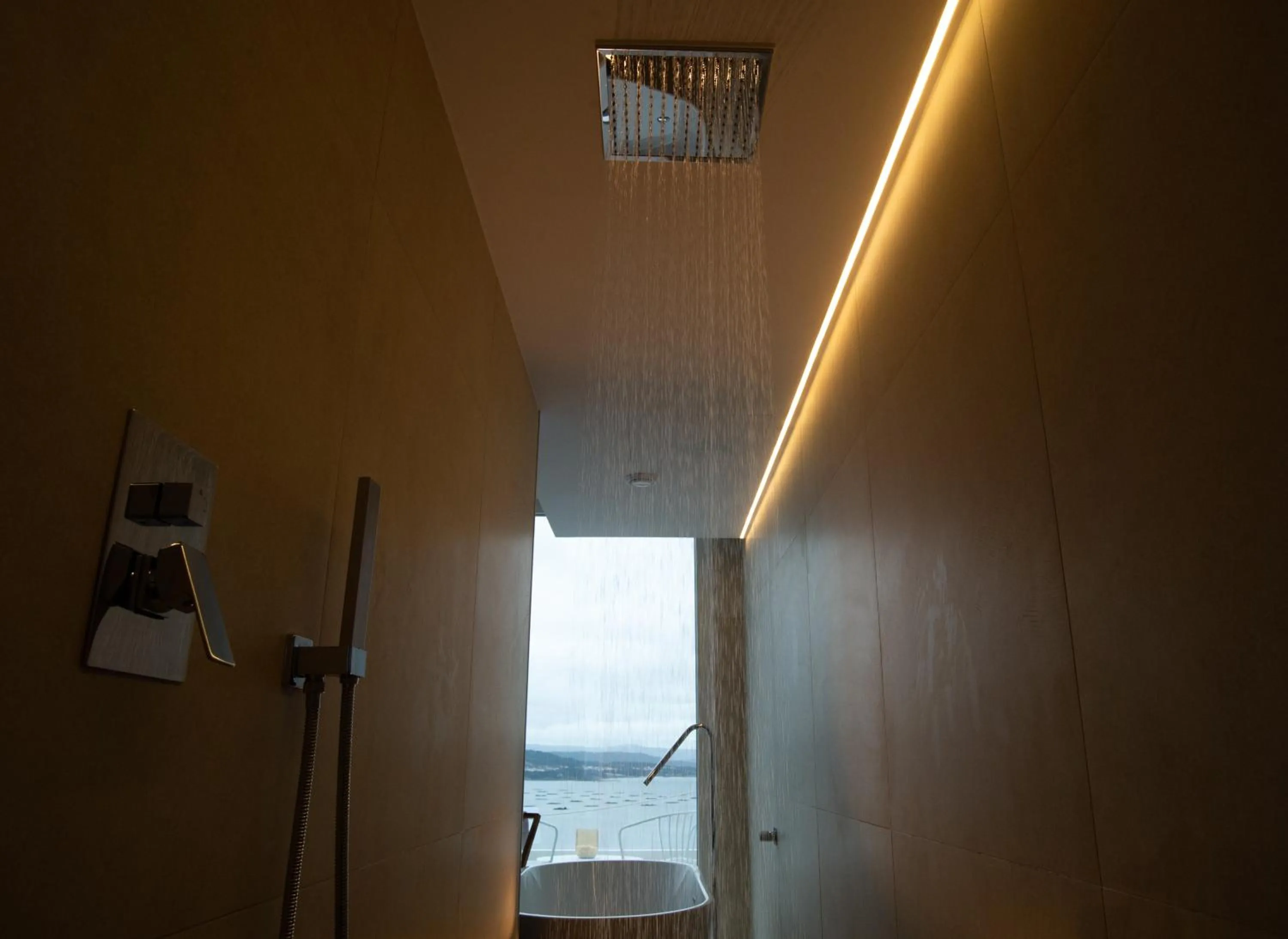 Shower in Otantus Hotel