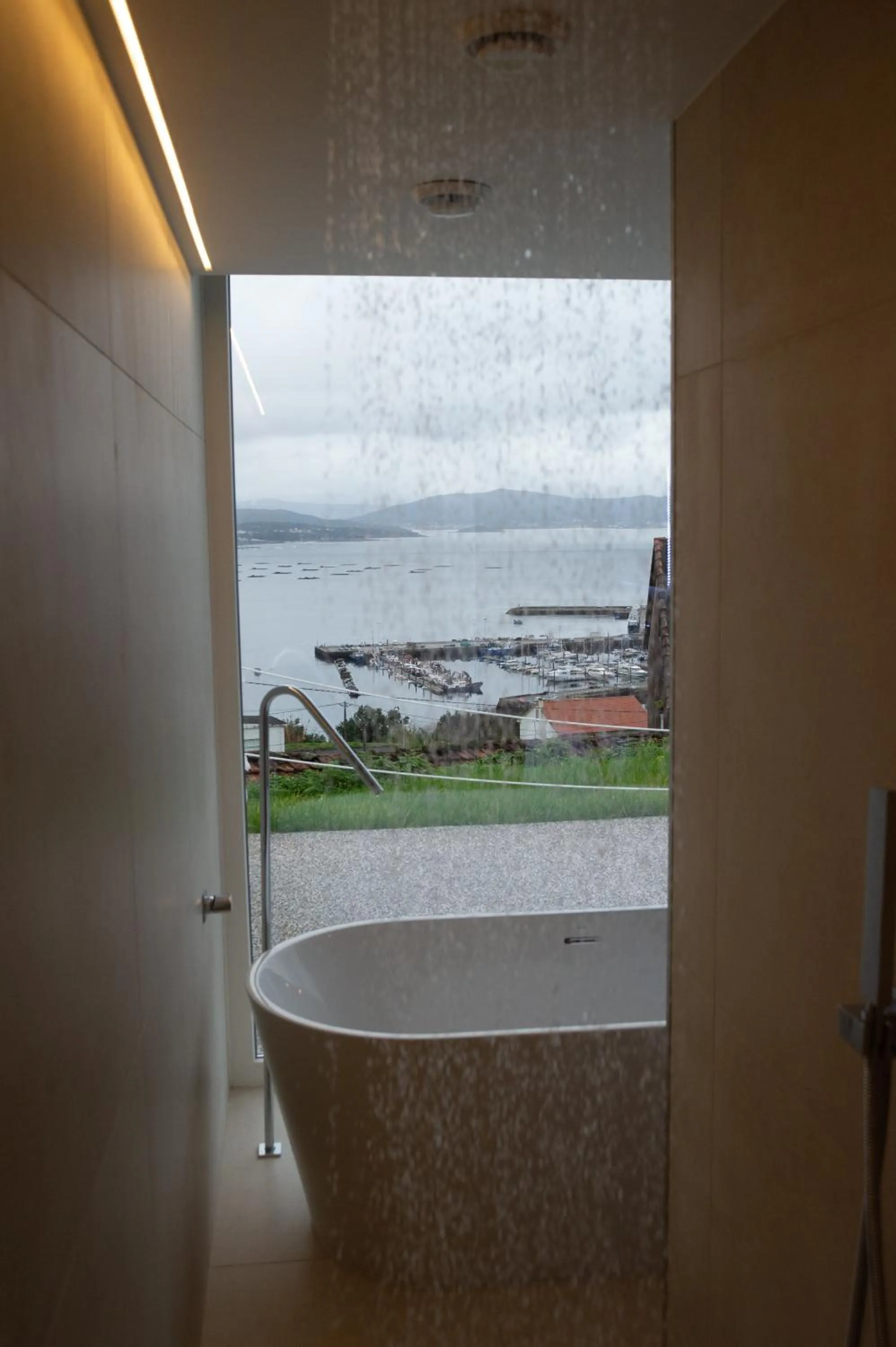 Shower in Otantus Hotel