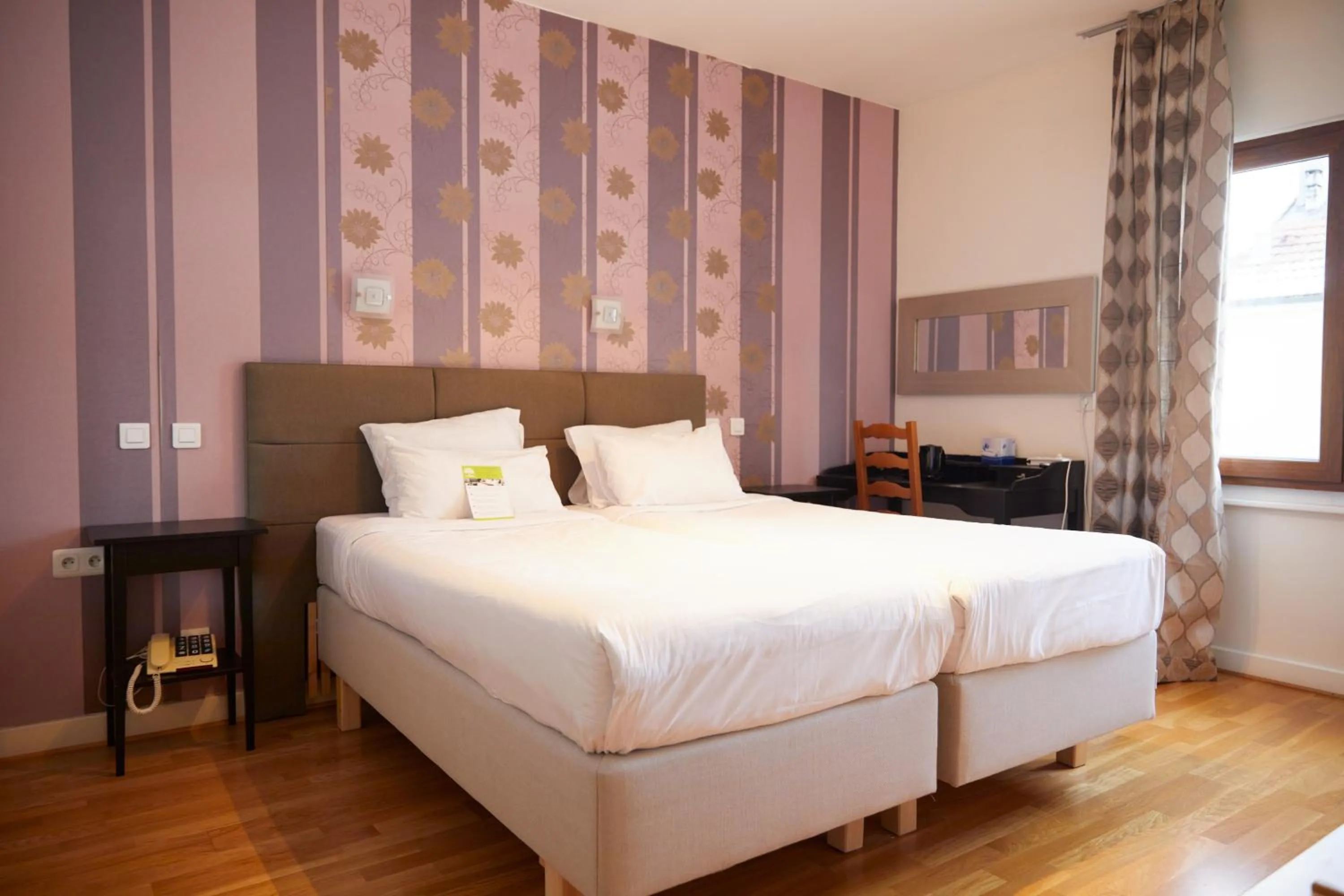 Bed in Hotel Le Divona "au coeur de Divonne"