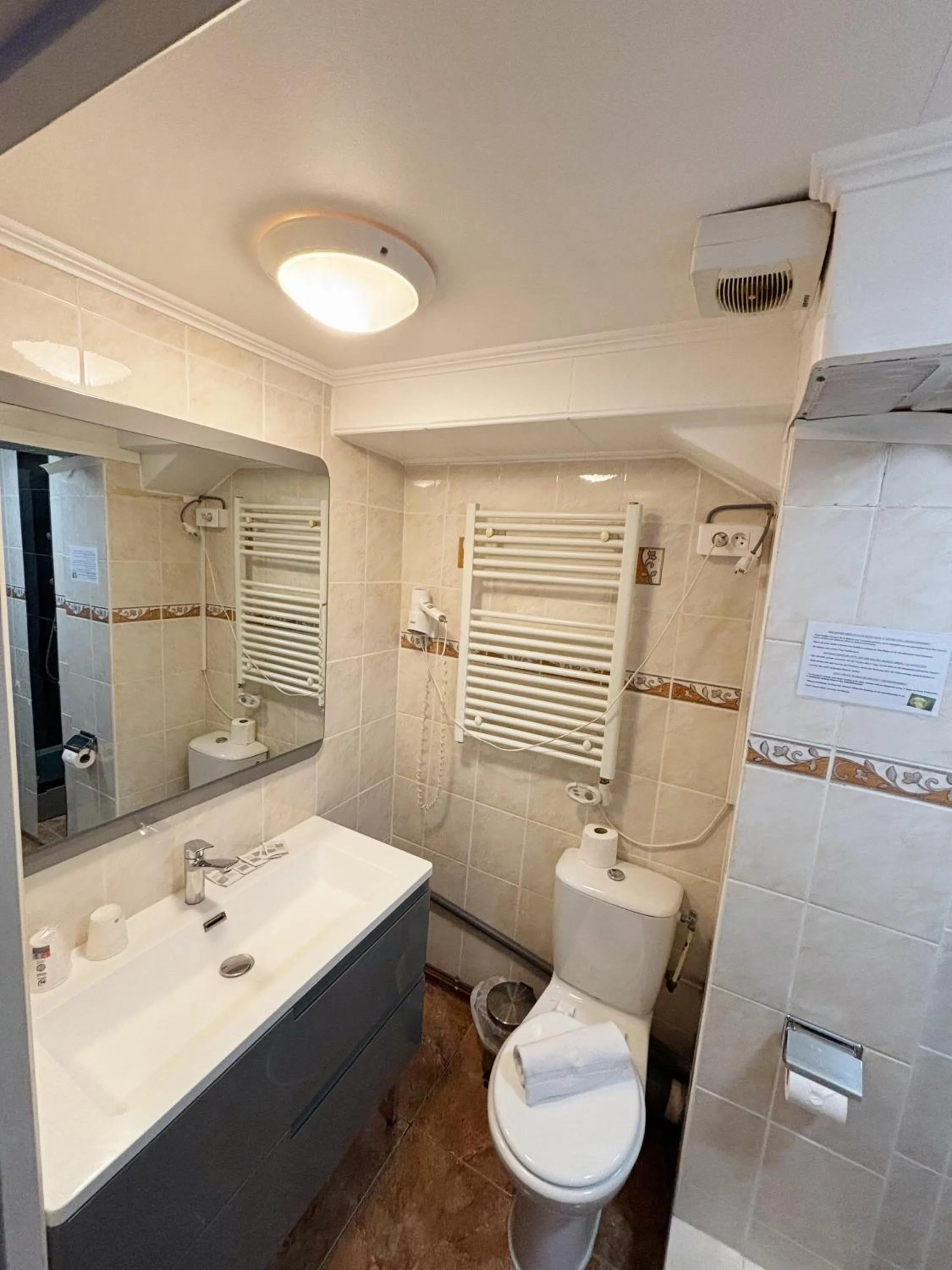 Bathroom in Hotel Le Divona "au coeur de Divonne"