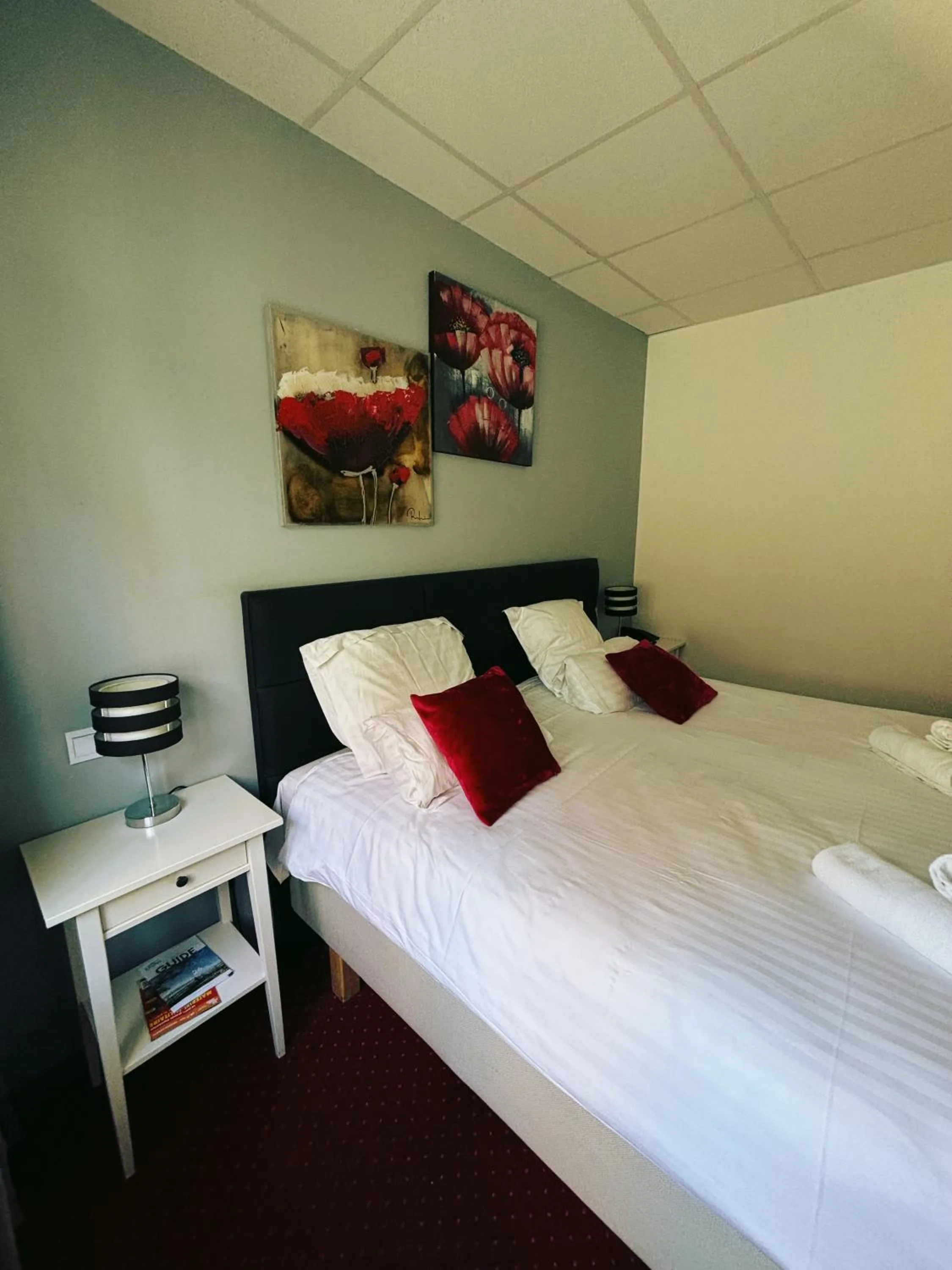 Bedroom, Bed in Hotel Le Divona "au coeur de Divonne"