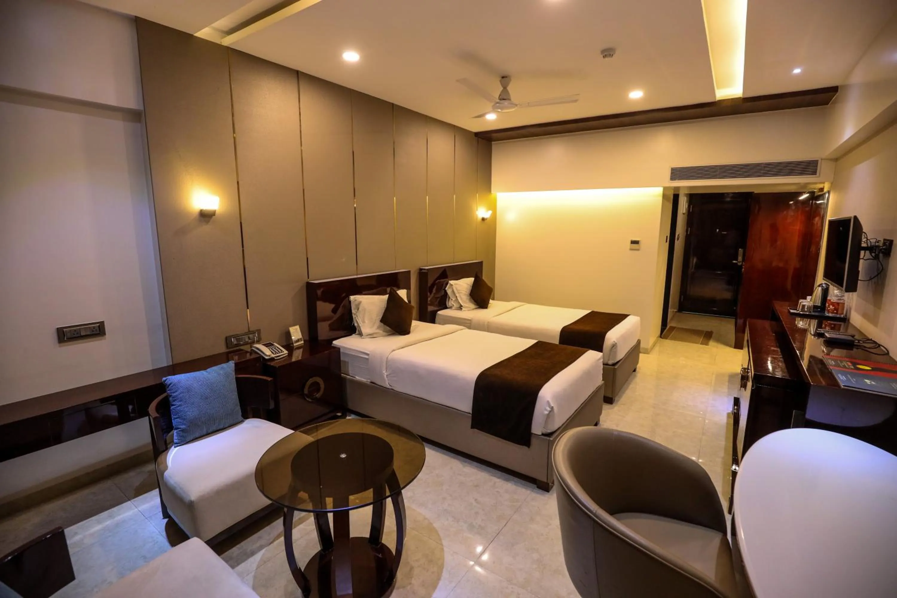 Bedroom, Bed in Hotel Atithi, Aurangabad