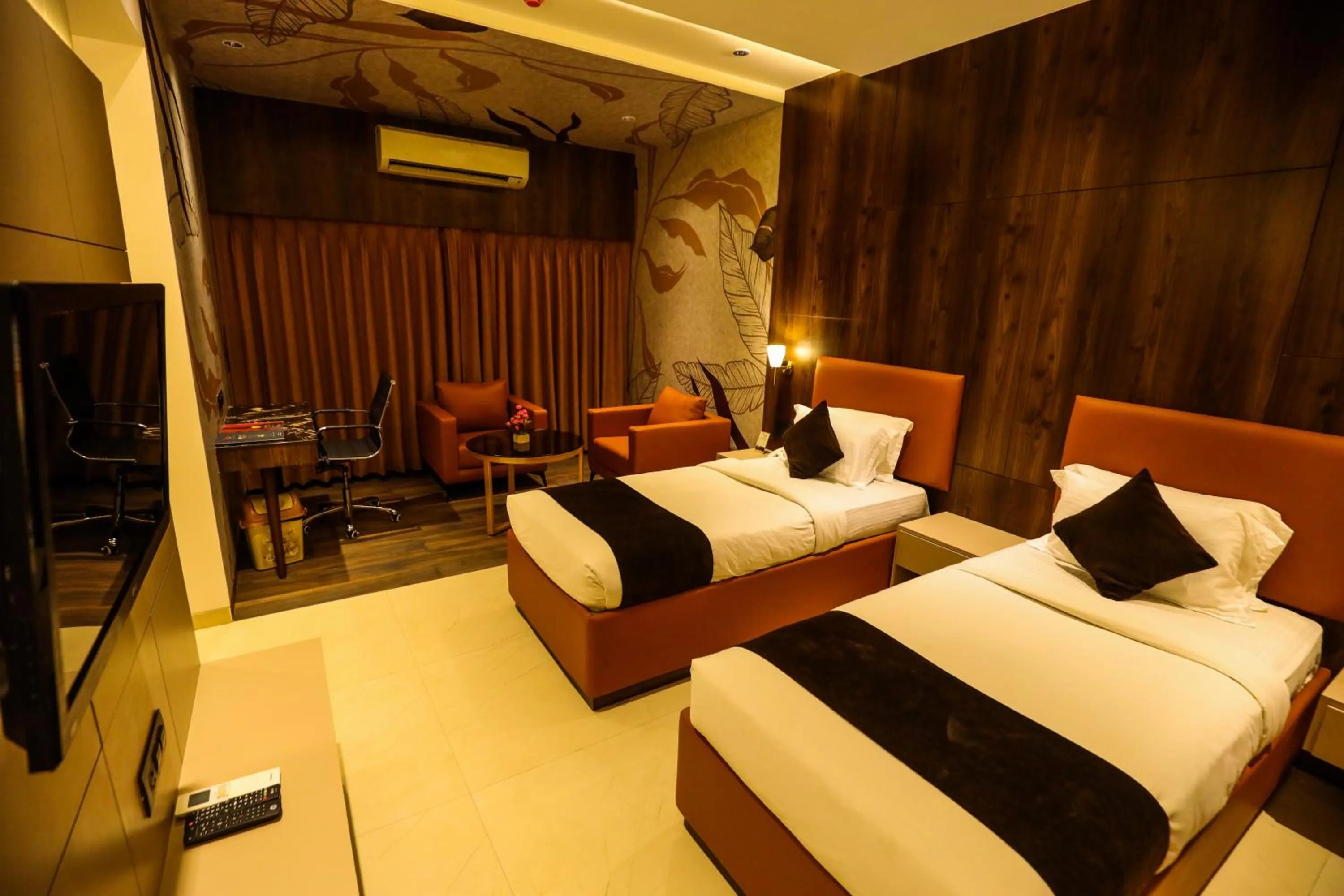 Bedroom, Bed in Hotel Atithi, Aurangabad