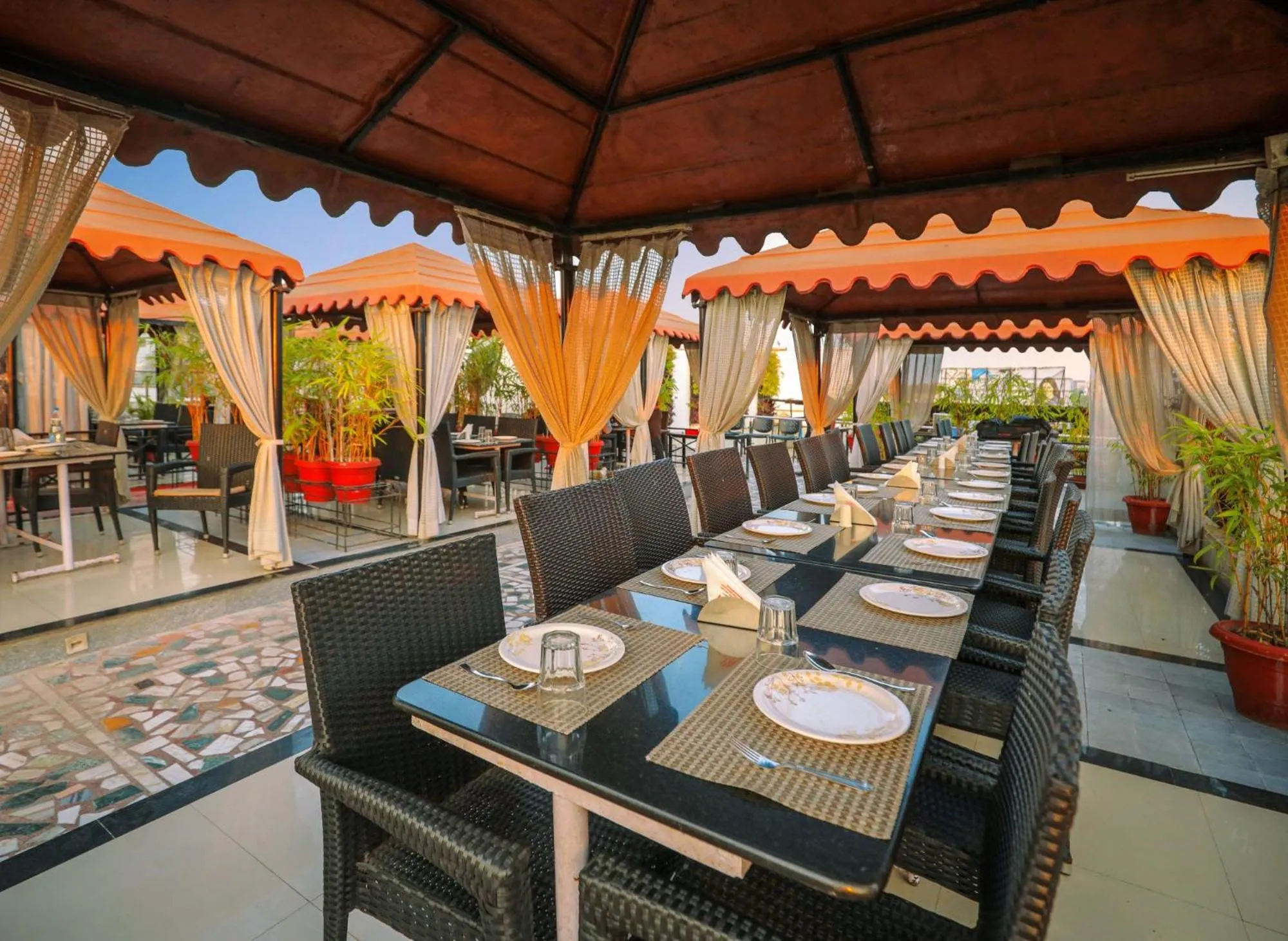 Restaurant/places to eat in Hotel Atithi, Aurangabad