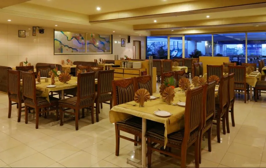 Restaurant/places to eat in Hotel Atithi, Aurangabad