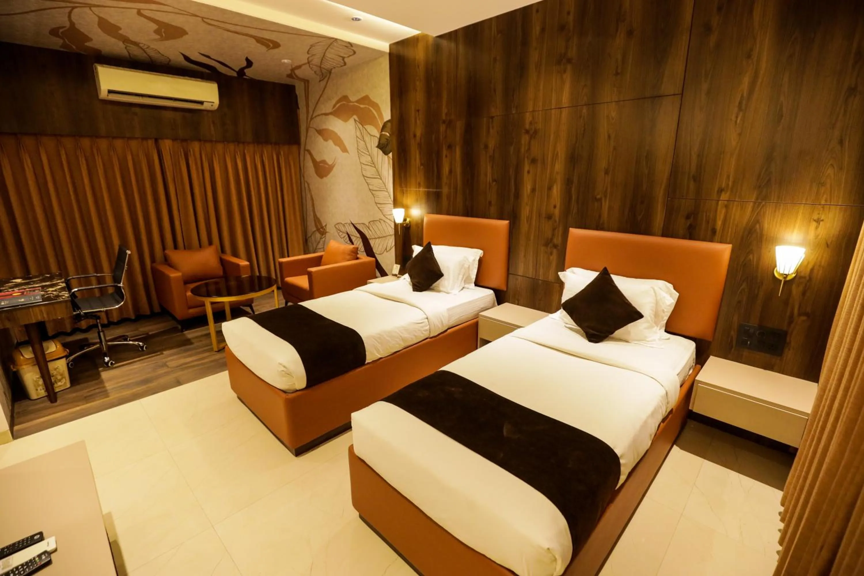 Bedroom, Bed in Hotel Atithi, Aurangabad