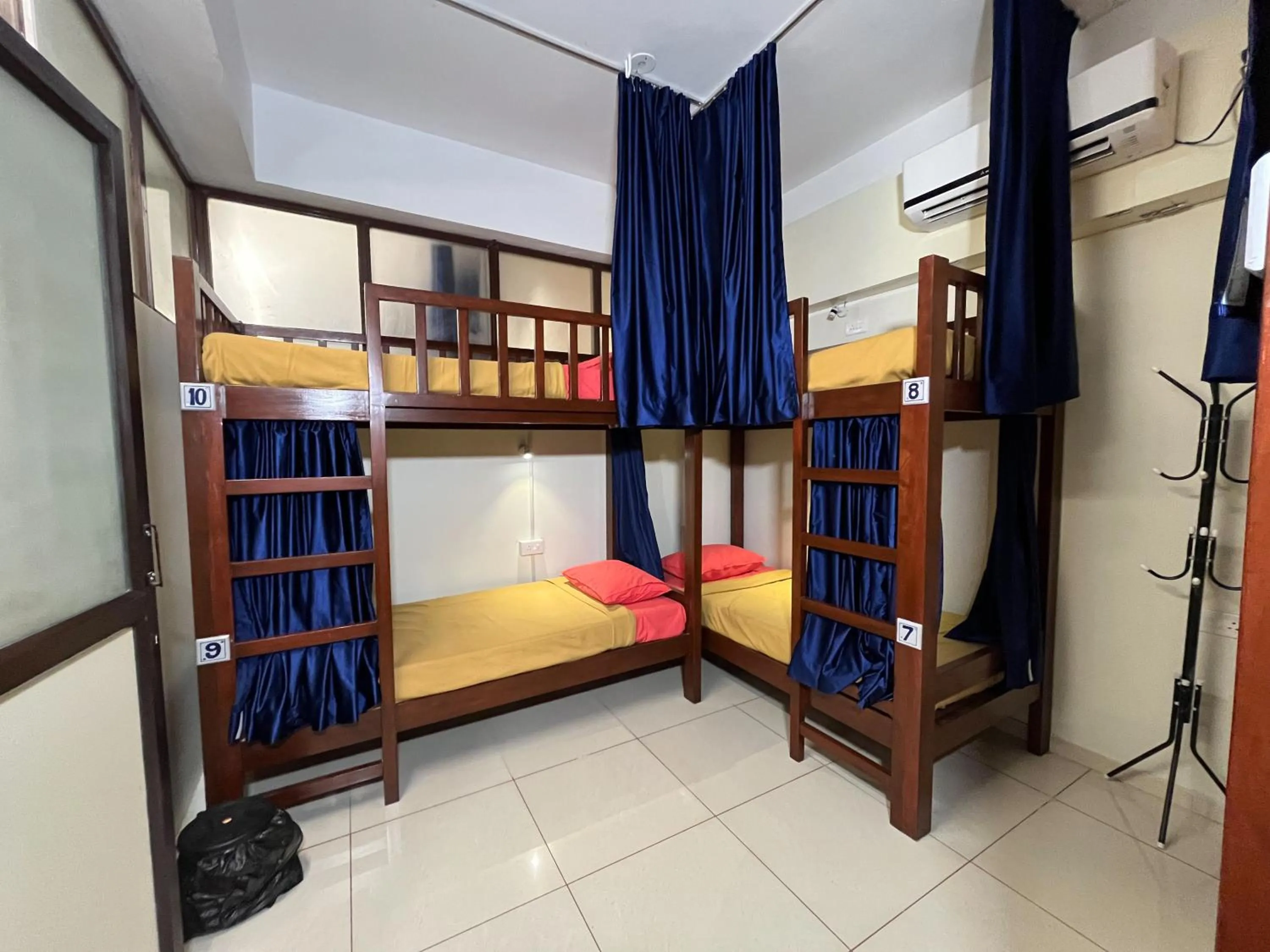 Photo of the whole room, Bed in Bay Stays near white town